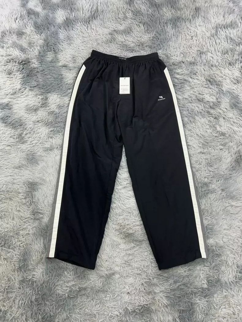 Balenciaga Balenciaga size 48 Logo embroidered side stripe elasticate Size US 32 / EU 48 - 1 Thumbnail