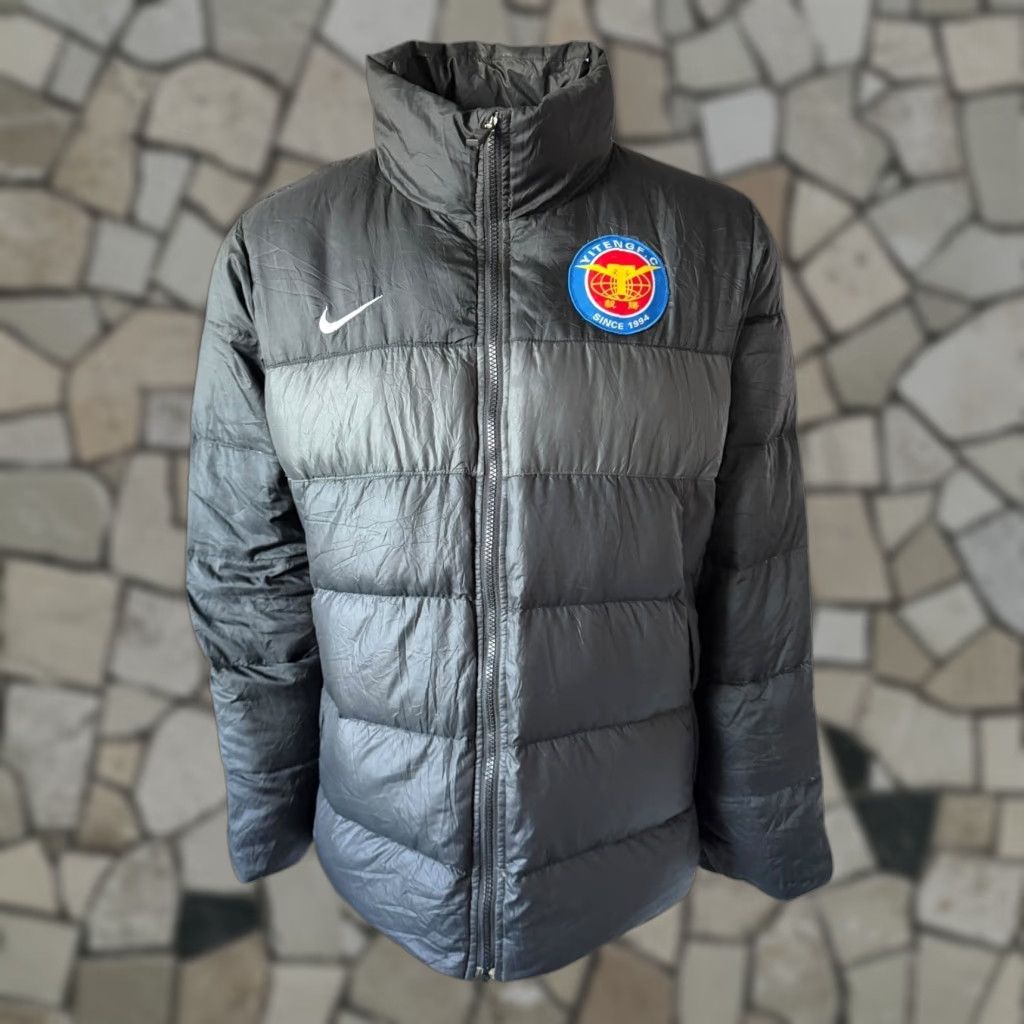 Nike Nike 550 Down Puffer Jacket XL Black—Men’s, Regular Fit, 105/US 105, Grey Duck Down 75% / Feathers 25%, Swoosh Back, Zip, Winter Casual Jacket Size US XL / EU 56 / 4 - 1 Thumbnail