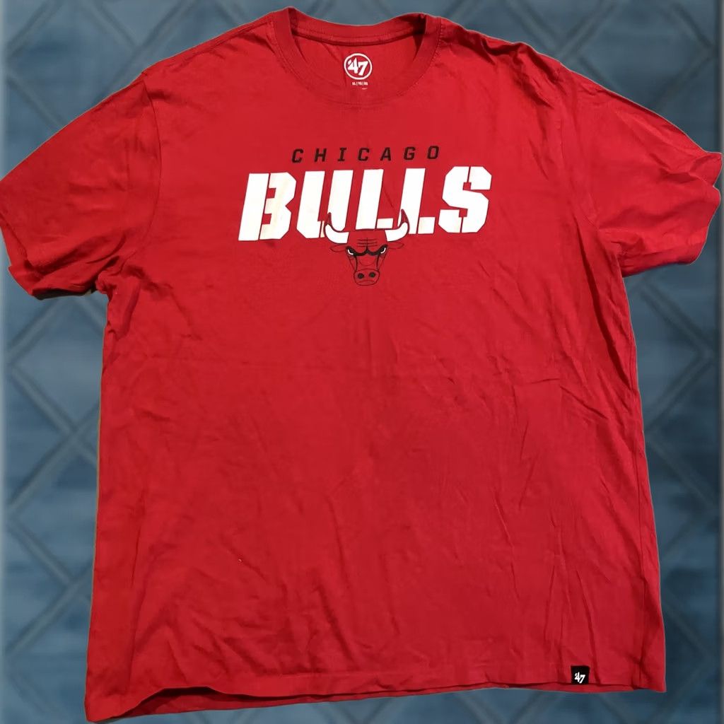 47 VINTAGE? Chicago Bulls 47 Brand Spell Out Logo T-Shirt - XL Red Men Short Sleeve Crew Neck Logo Graphic 47 Brand Men T-Shirt Size US XL / EU 56 / 4 - 1 Thumbnail