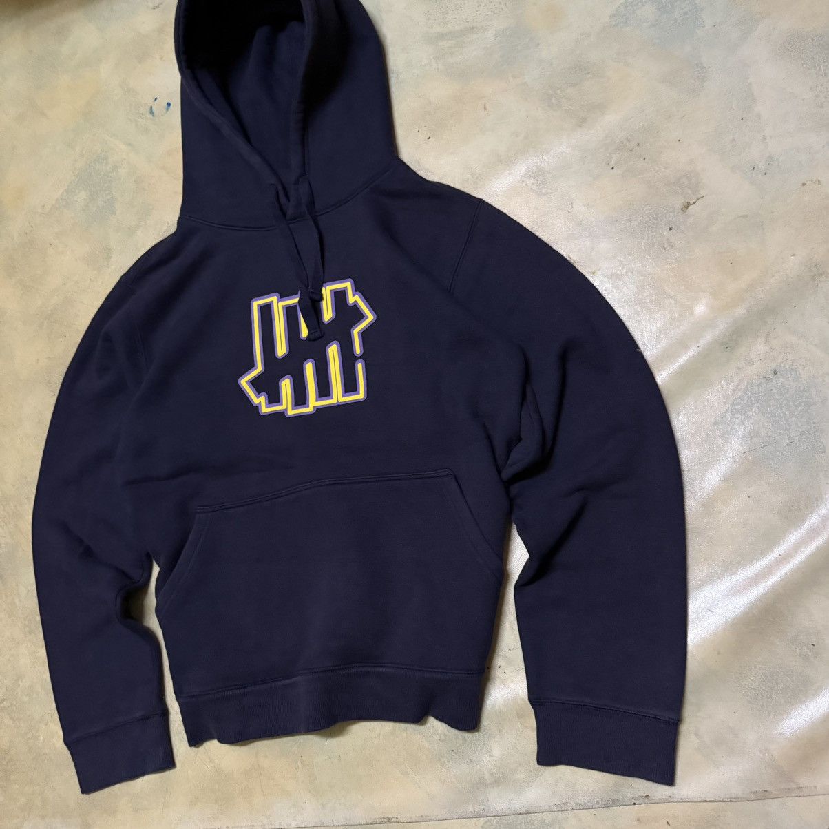Undefeated Undefeated Big Logo Hoodie Pullover Size US L / EU 52-54 / 3 - 2 Thumbnail