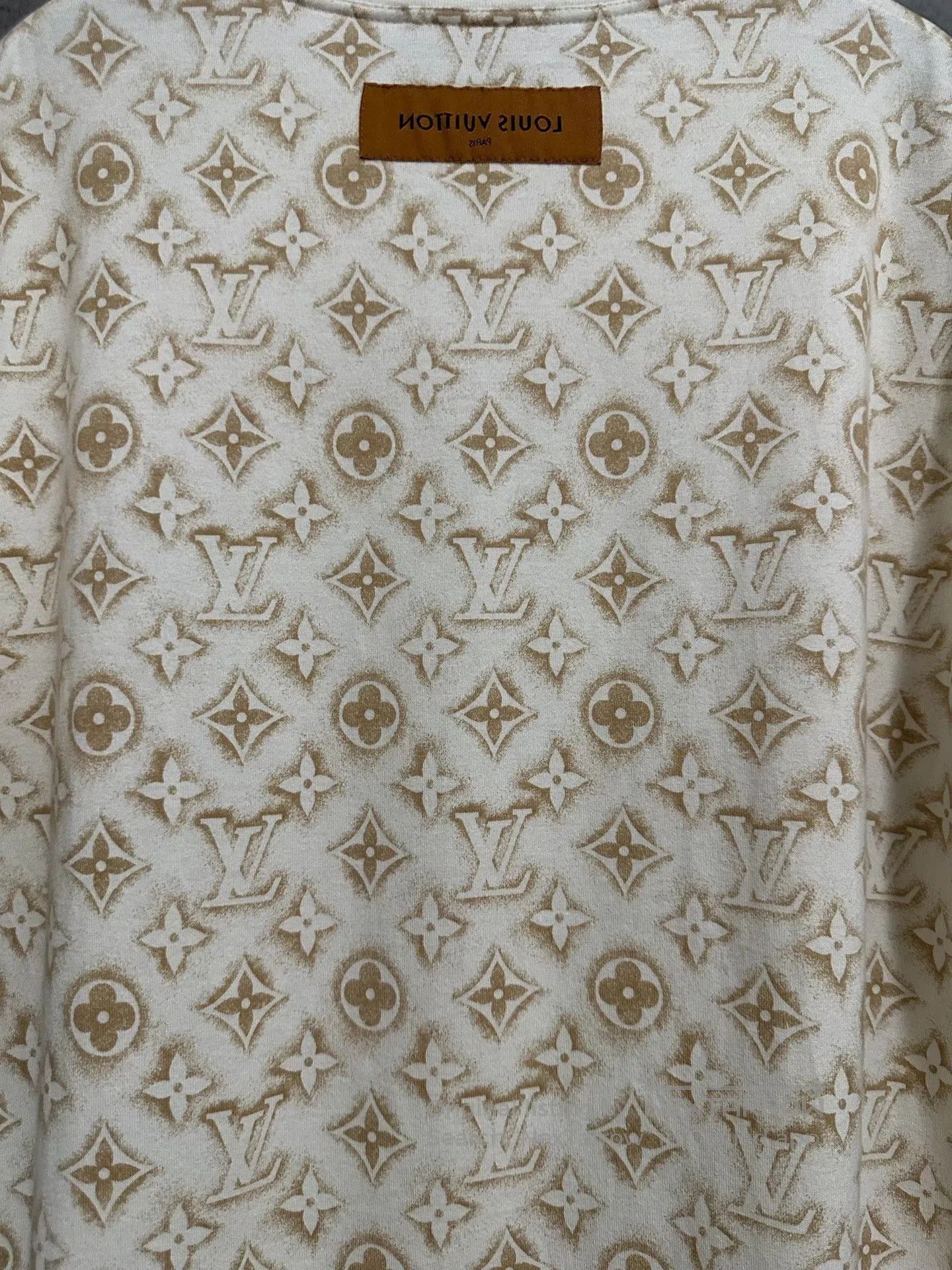 Louis Vuitton LV Logo All-over Print Round Neck T-shirt. Size US XL / EU 56 / 4 - 5 Thumbnail