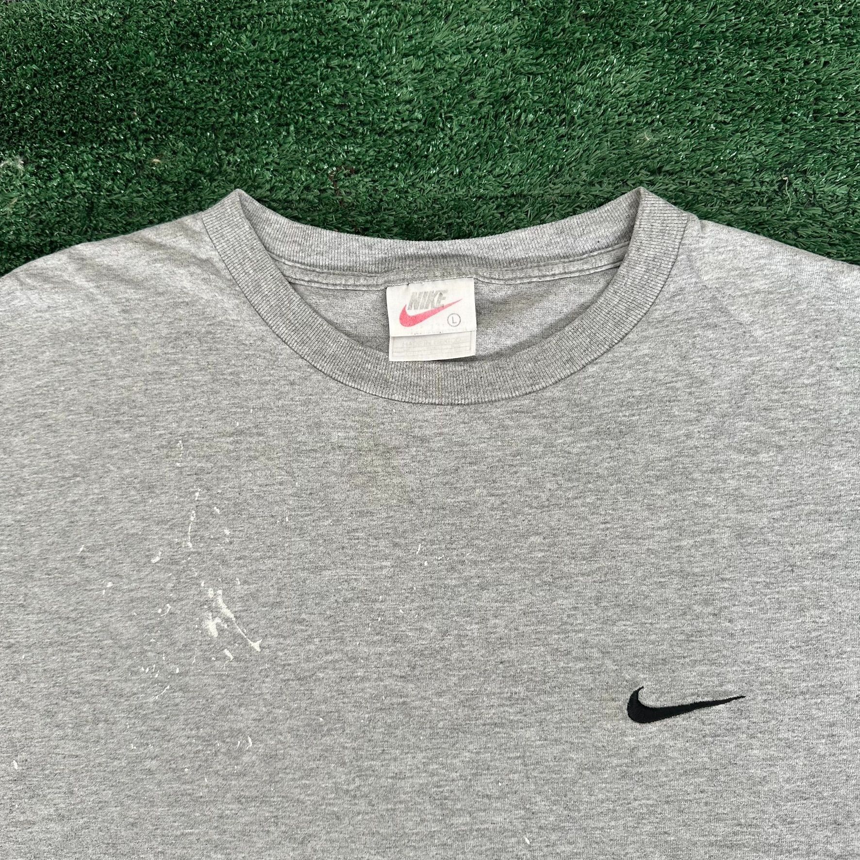 Nike Vintage 90s Nike Mini Swoosh T-Shirt Gray L Embroidered Dist Size US L / EU 52-54 / 3 - 2 Thumbnail
