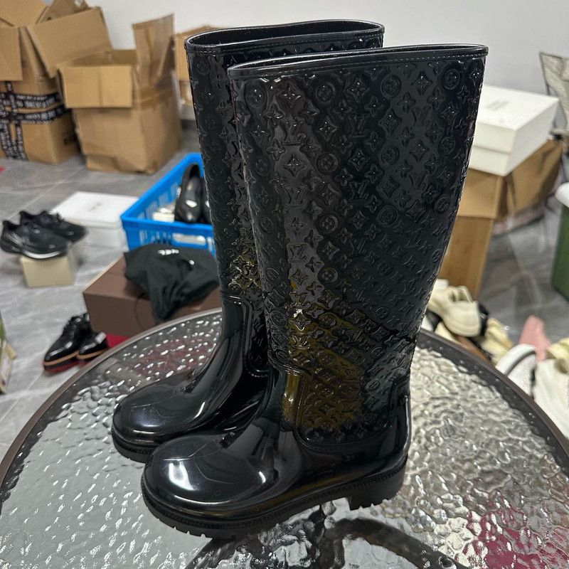 Louis Vuitton Louis Vuitton Black Rain Boots 0079 Size US 7.5 / EU 40-41 - 1 Thumbnail