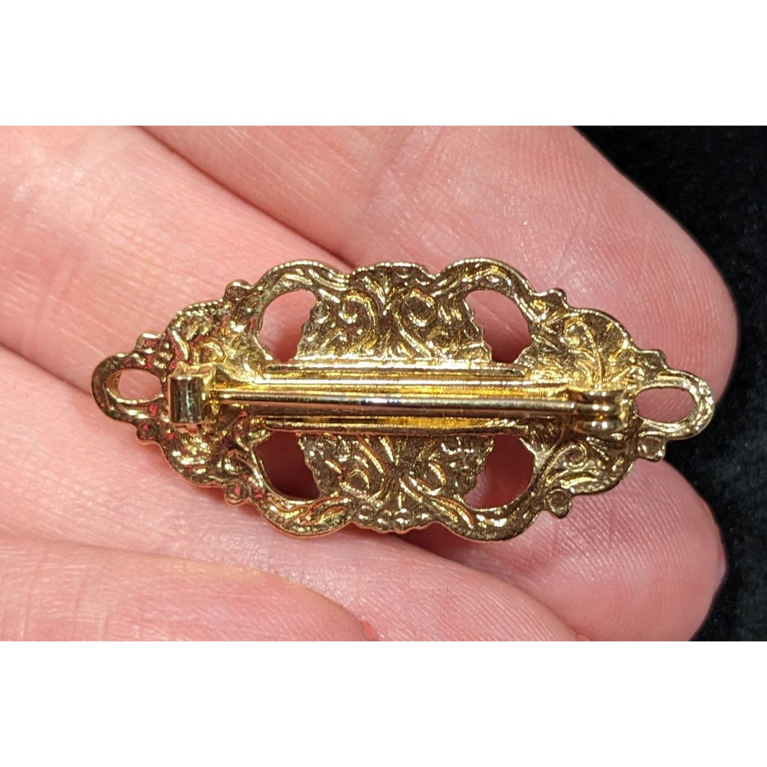 Other Vintage Baroque Style Gold Tone Faux Pearl Brooch Size ONE SIZE - 6 Thumbnail