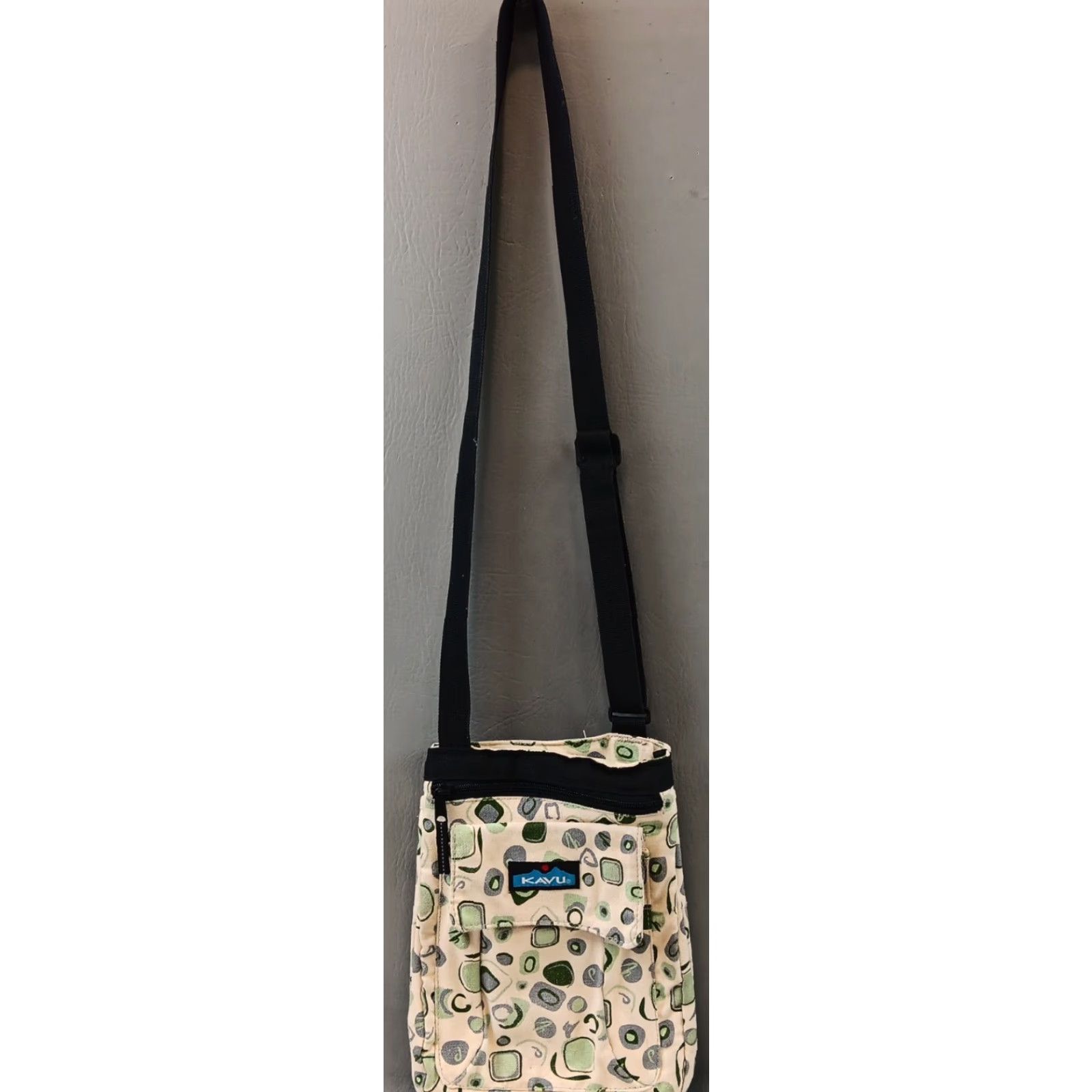 KAVU KAVU Keeper Bag Crossbody Purse Women Small Beige Outers Pockets Adjustable Strap Lightly Used Size ONE SIZE - 2 Thumbnail