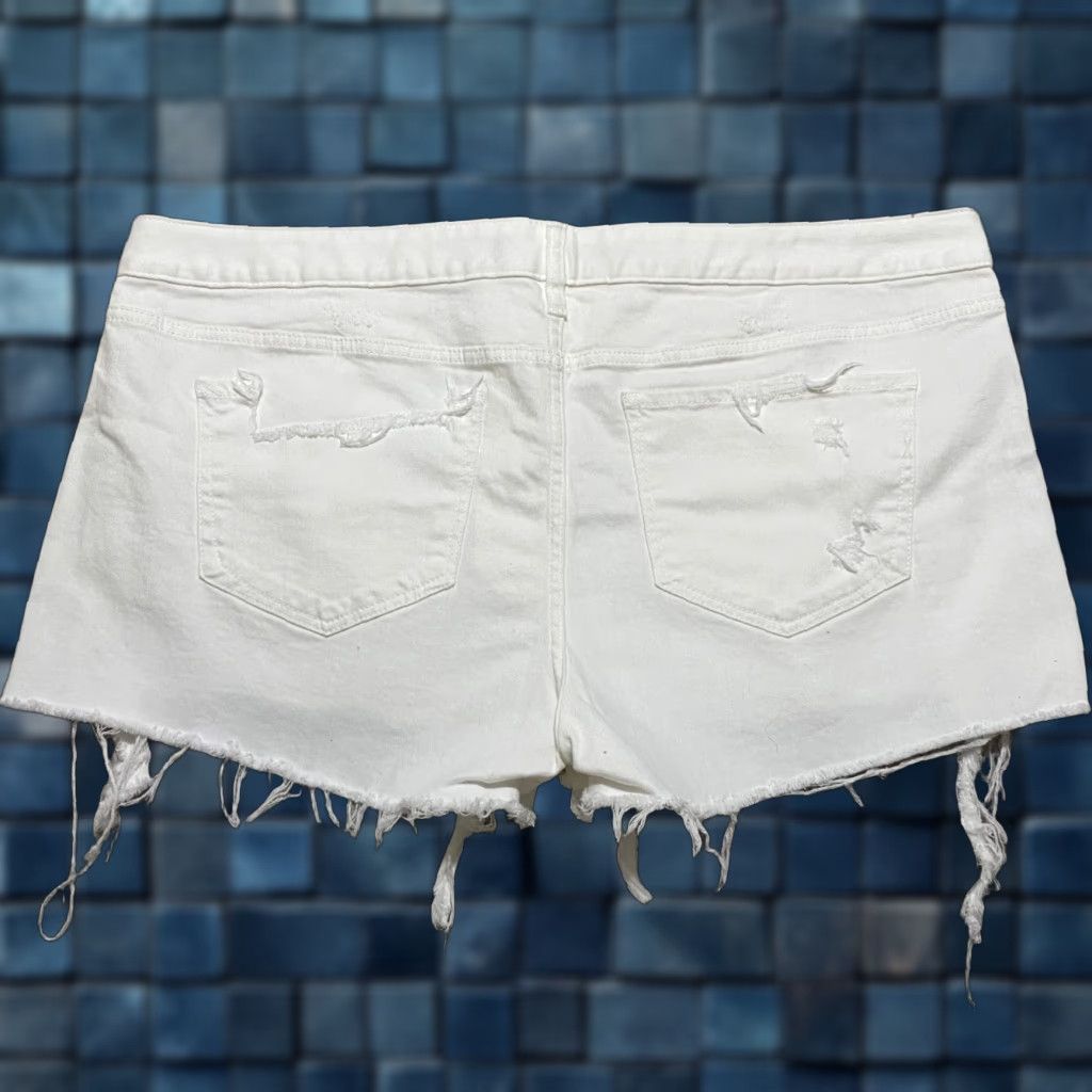 Express Express Womens 18 Plus Jean Shorts White Denim Light Wash Inseam 2" Cut Off NWT Express Size 40" / US 18 - 1 Thumbnail