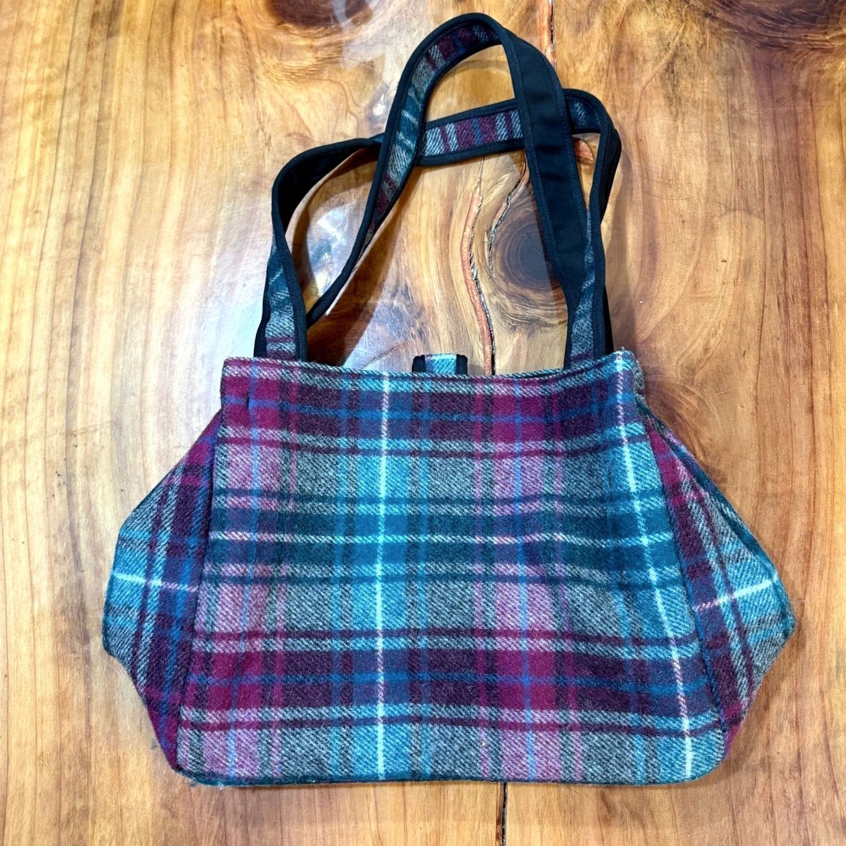 Johnson Woolen Mills Johnson Woolen Mills Tote Bag Medium Tartan Plaid CottonWool Snap Purple Wool Size ONE SIZE - 3 Thumbnail