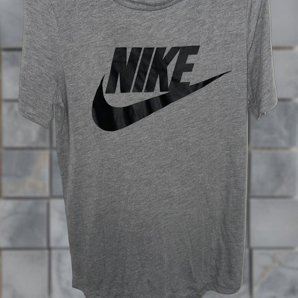 Nike VINTAGE Nike Red Tag Woman's Medium Gray T Shirt Mens M Size US M / EU 48-50 / 2 - 1 Thumbnail