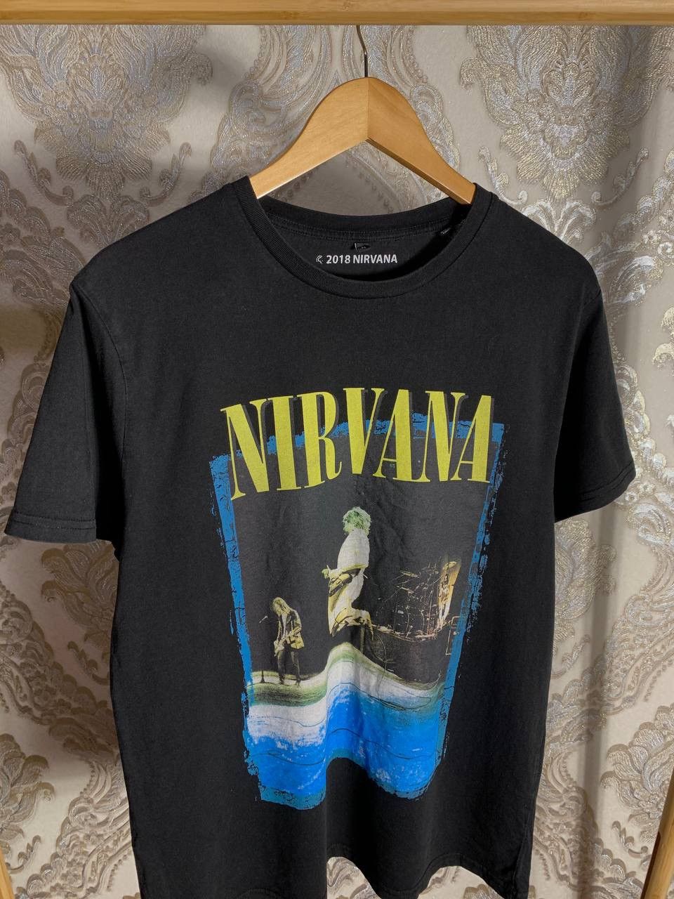 Band Tees VERY RARE NIRVANA KURT COBAIN BIG LOGO ROCK T-SHIRT Y2K 90s Size US L / EU 52-54 / 3 - 2 Thumbnail