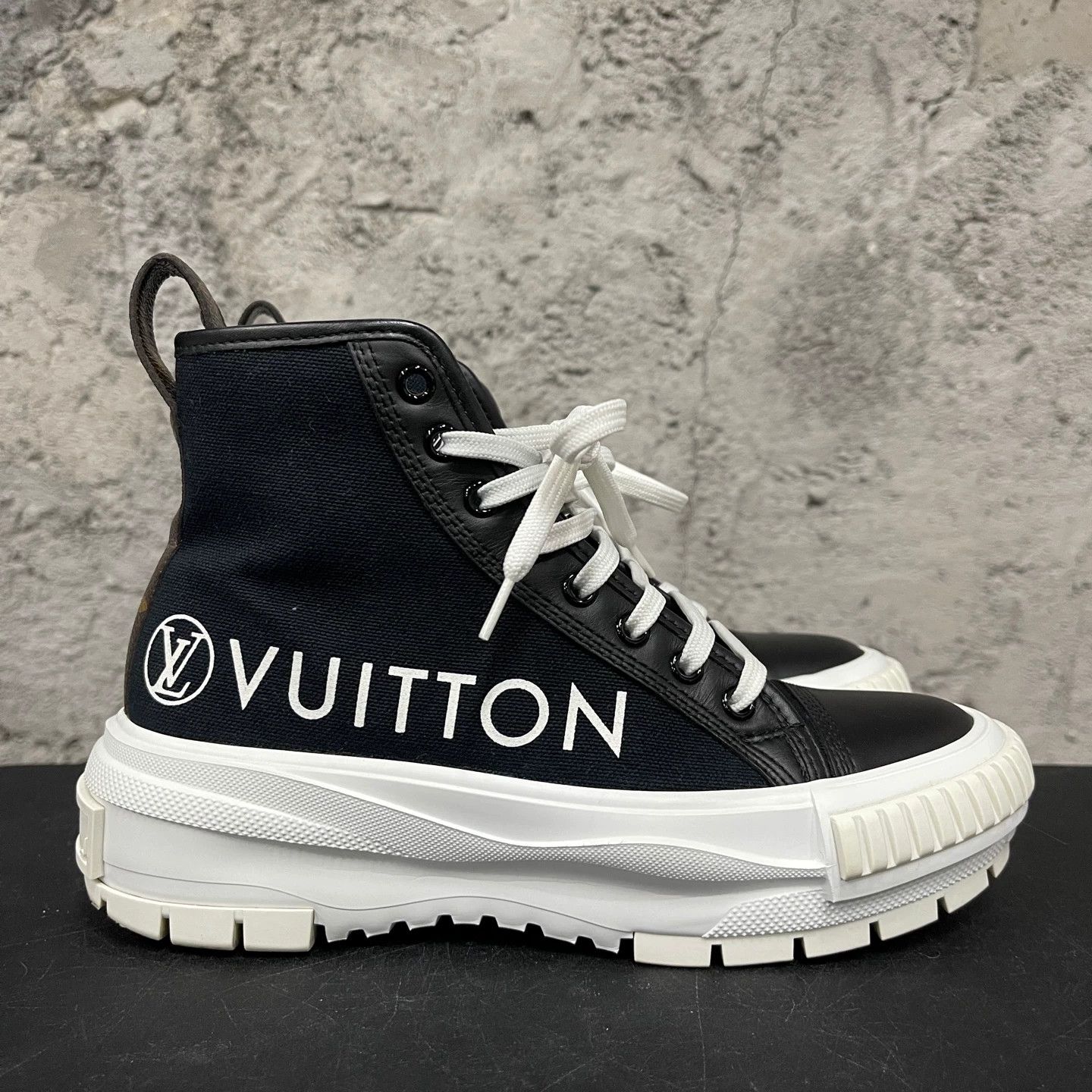 Louis Vuitton Louis Vuitton high top sneakers size 36 as shown Size US 5 / IT 35 - 1 Thumbnail