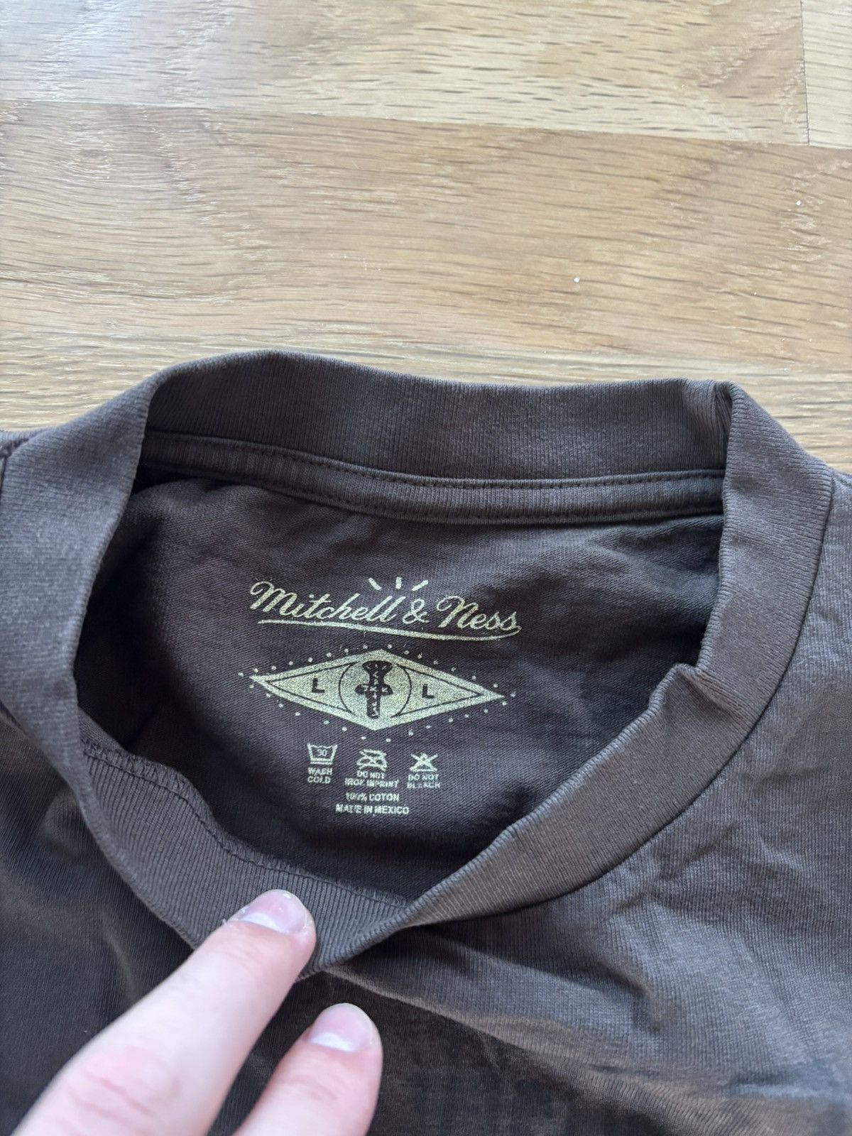 Mitchell & Ness × Travis Scott Travis Scott Michell & Ness Alabama Seal Tee Size US L / EU 52-54 / 3 - 4 Thumbnail