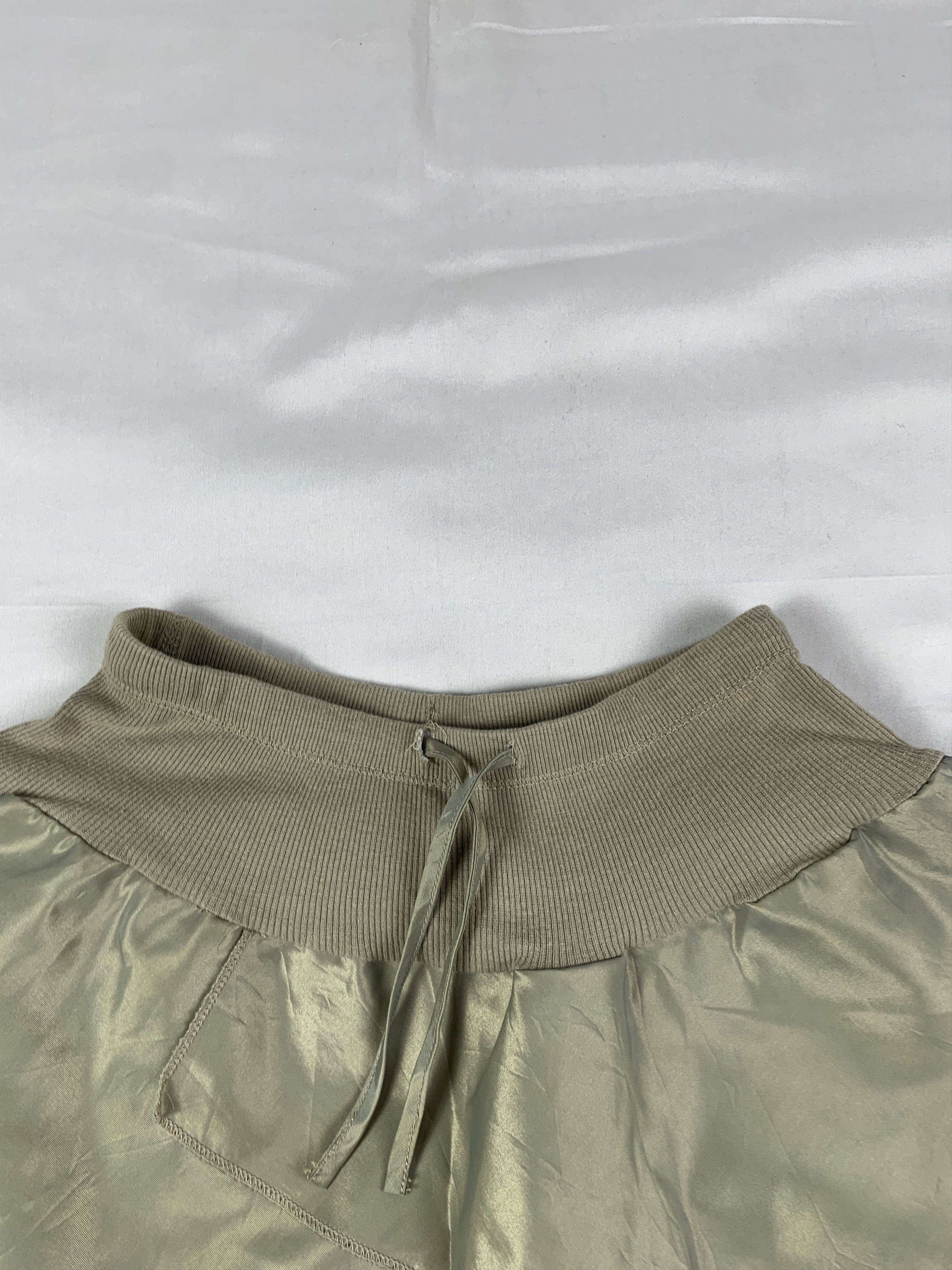 Japanese Brand 2000s Elaine et Lena Cream Ruffle Mini Skirt (S) Size 24" / US 00 / IT 34 - 5 Thumbnail