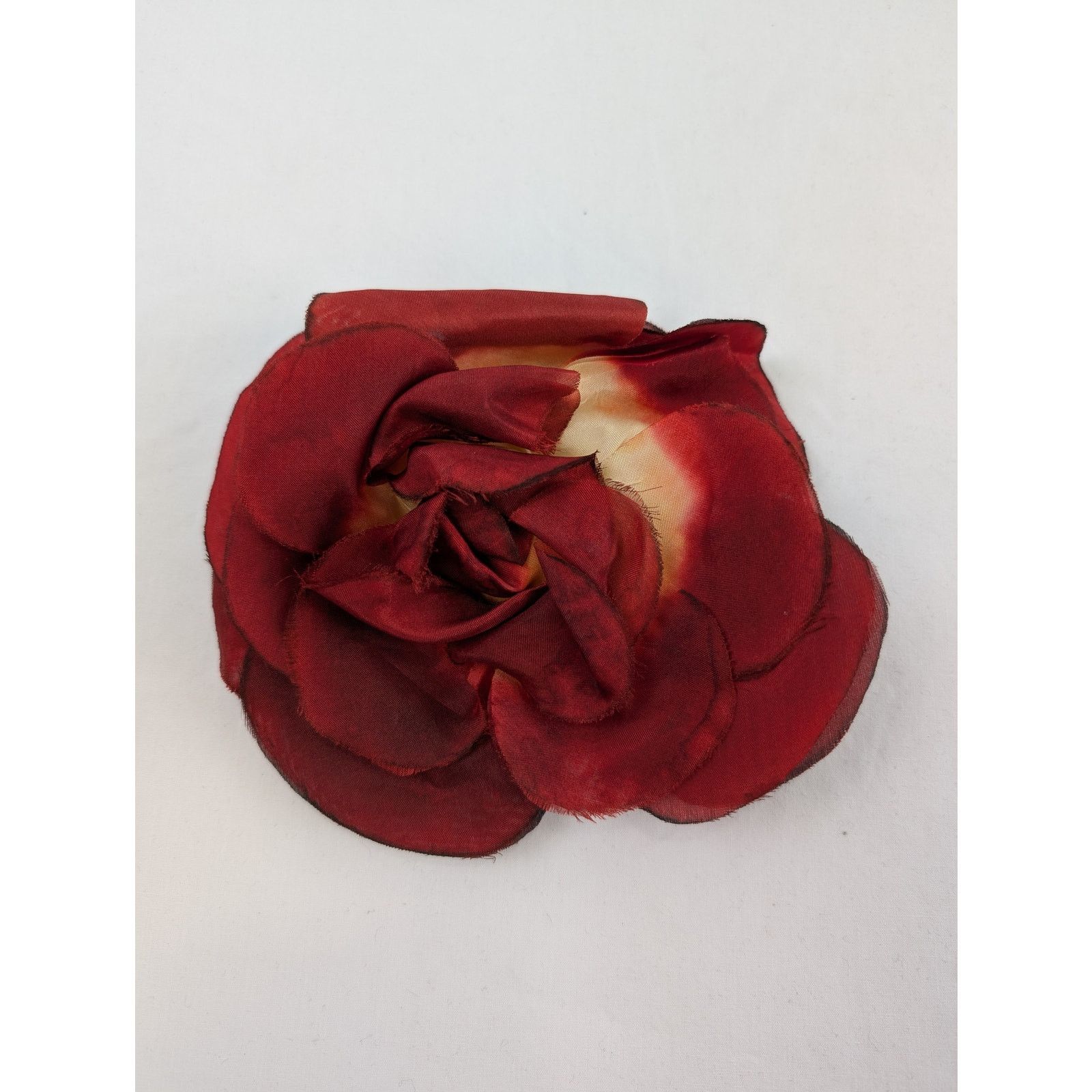 Saint Laurent Paris o1rshd1 Size: OS / Brooch in Beige/Red Size ONE SIZE - 3 Thumbnail