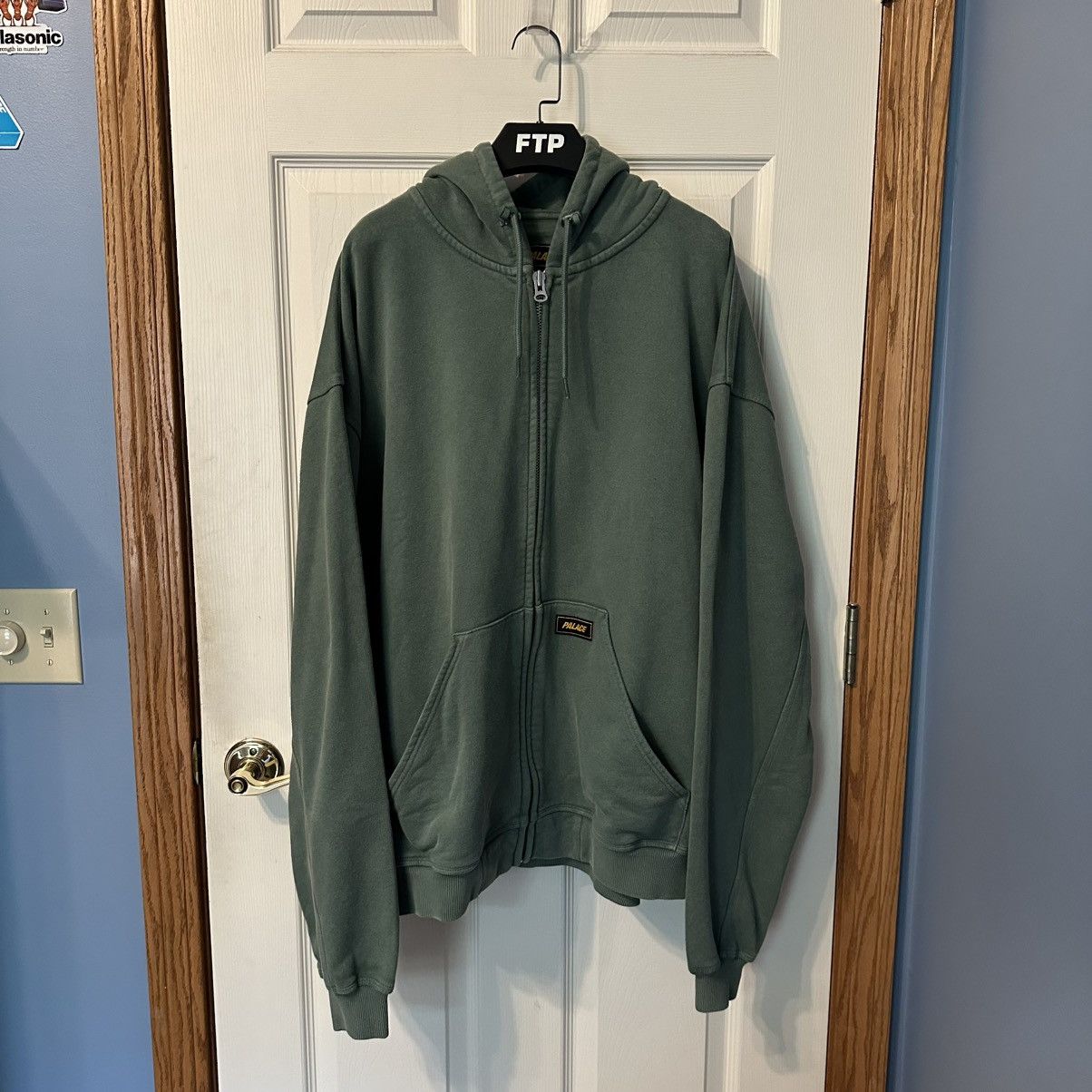Palace Triple Stitch Zip Hood Pigment Green Size XXL