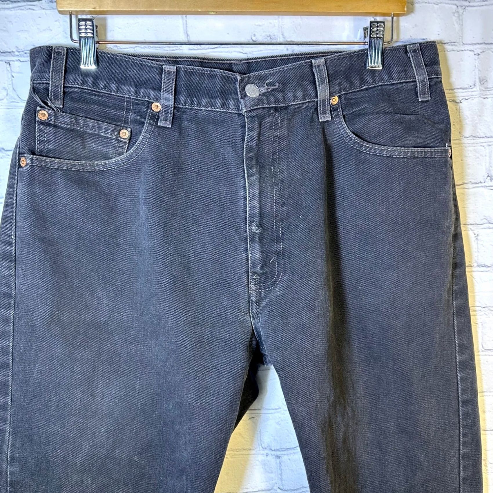 Levi's VINTAGE? Levis 505 Regular Fit Straight Leg Black Denim Jeans Mens W36 L30 Charcoal Wash 90s Grunge Size US 36 / EU 52 - 3 Thumbnail