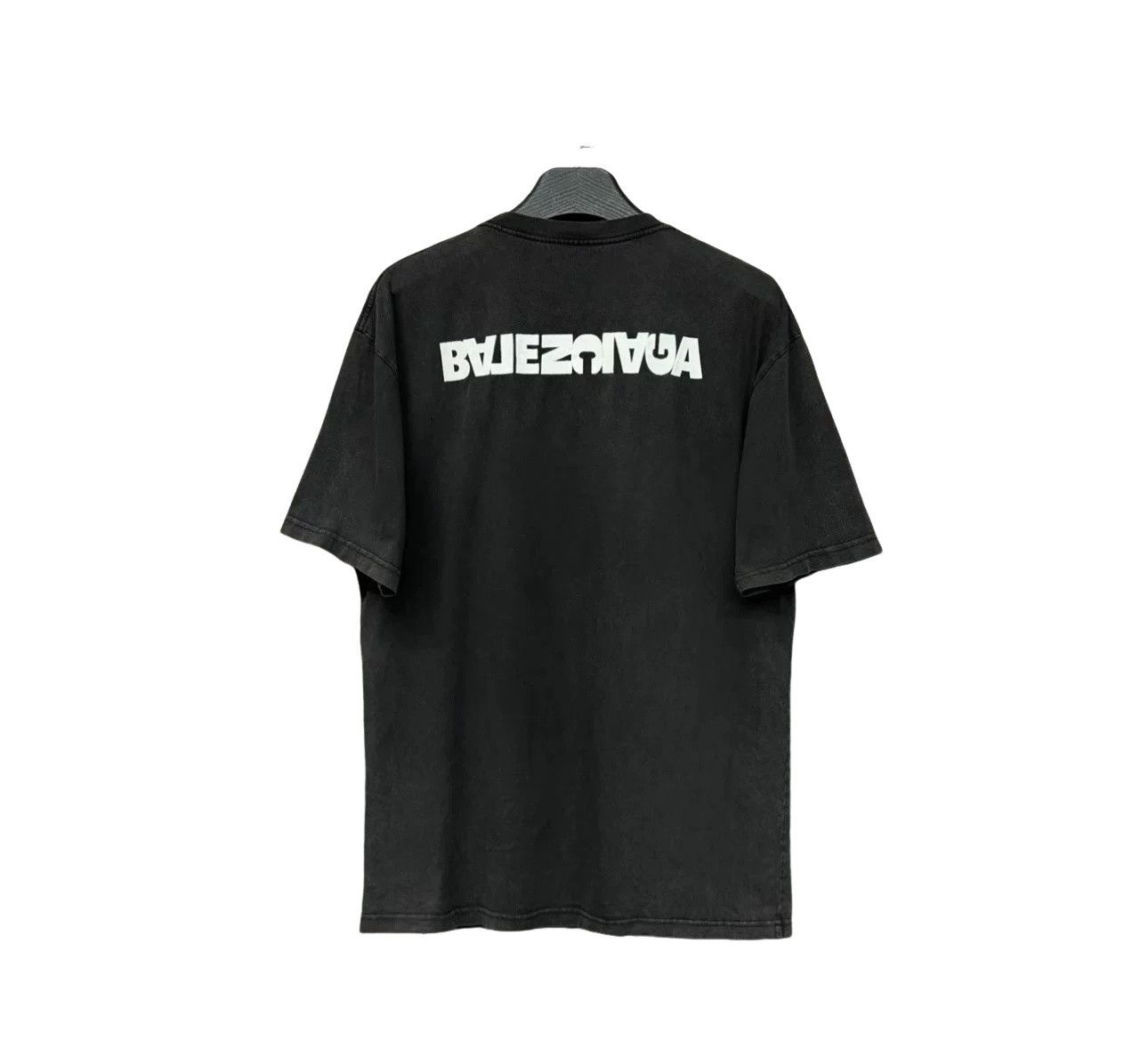 Balenciaga Balenciaga Distressed Upside Down Logo T-Shirt S Size US S / EU 44-46 / 1 - 1 Thumbnail