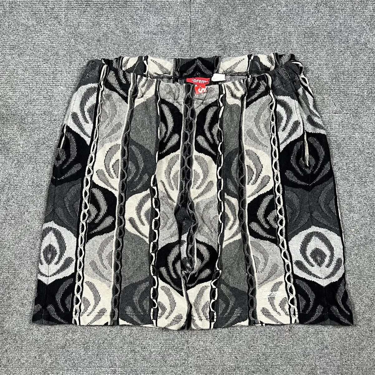 Supreme supreme abstract textured knit short black SS22 Size US 34 / EU 50 - 1 Thumbnail