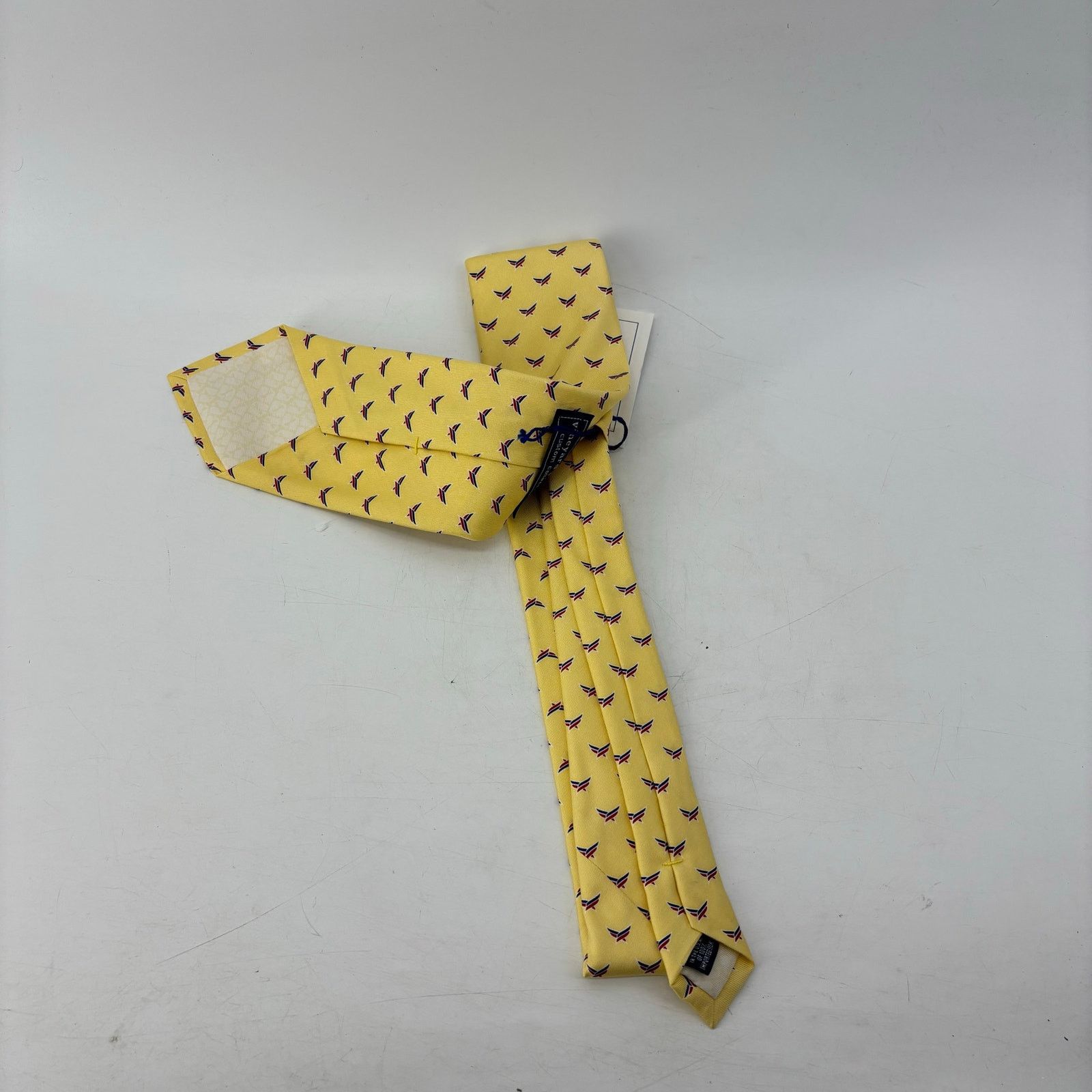 Vineyard Vines Vineyard Vines Mens Neck Tie American Energy Yellow Silk USA Size ONE SIZE - 8 Thumbnail