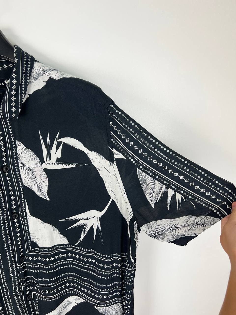 Allsaints Allsaints Hawaii crazy relaxed fit shirt size M Size US M / EU 48-50 / 2 - 6 Thumbnail
