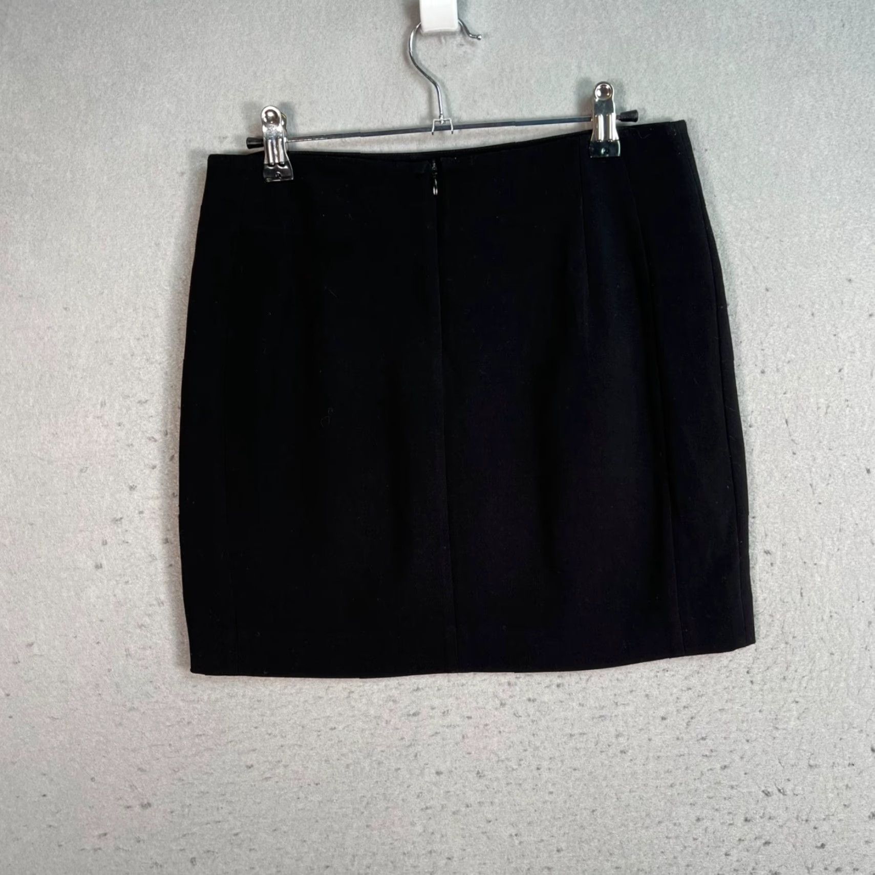 Sandro Sandro Paris Black Mini Skirt With Chain Detail Leather Accent Size 2 Skirt Womens 2 Black Mini Chain Sandro Paris Leather Accent Skirt 2 Womens Size 26" / US 2 / IT 38 - 2 Thumbnail