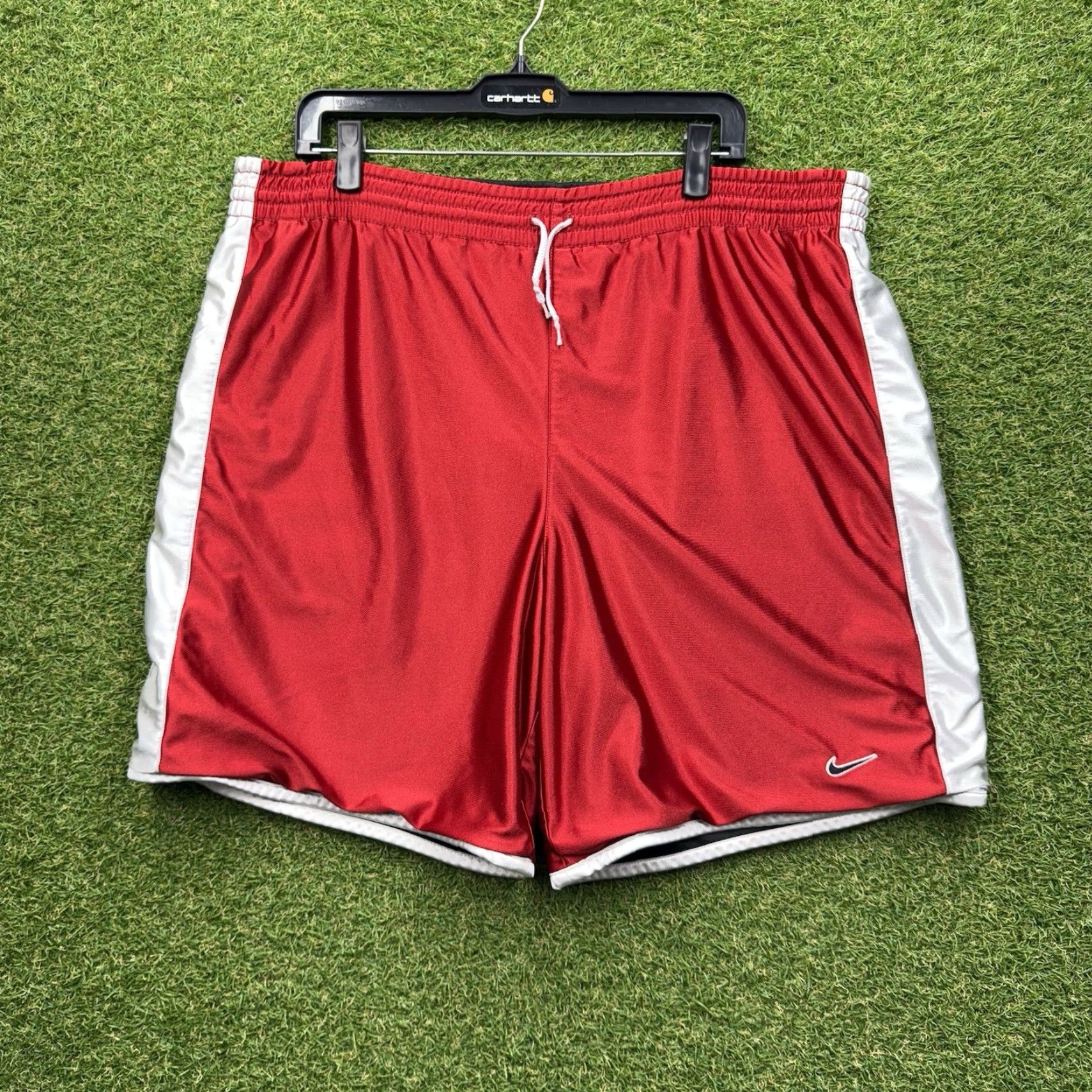Nike VINTAGE Nike Reversible Satin Dazzle Shorts Mens L Basketball 36 in Red Satin Shiny Black 90s Mens Size US 33 - 2 Thumbnail