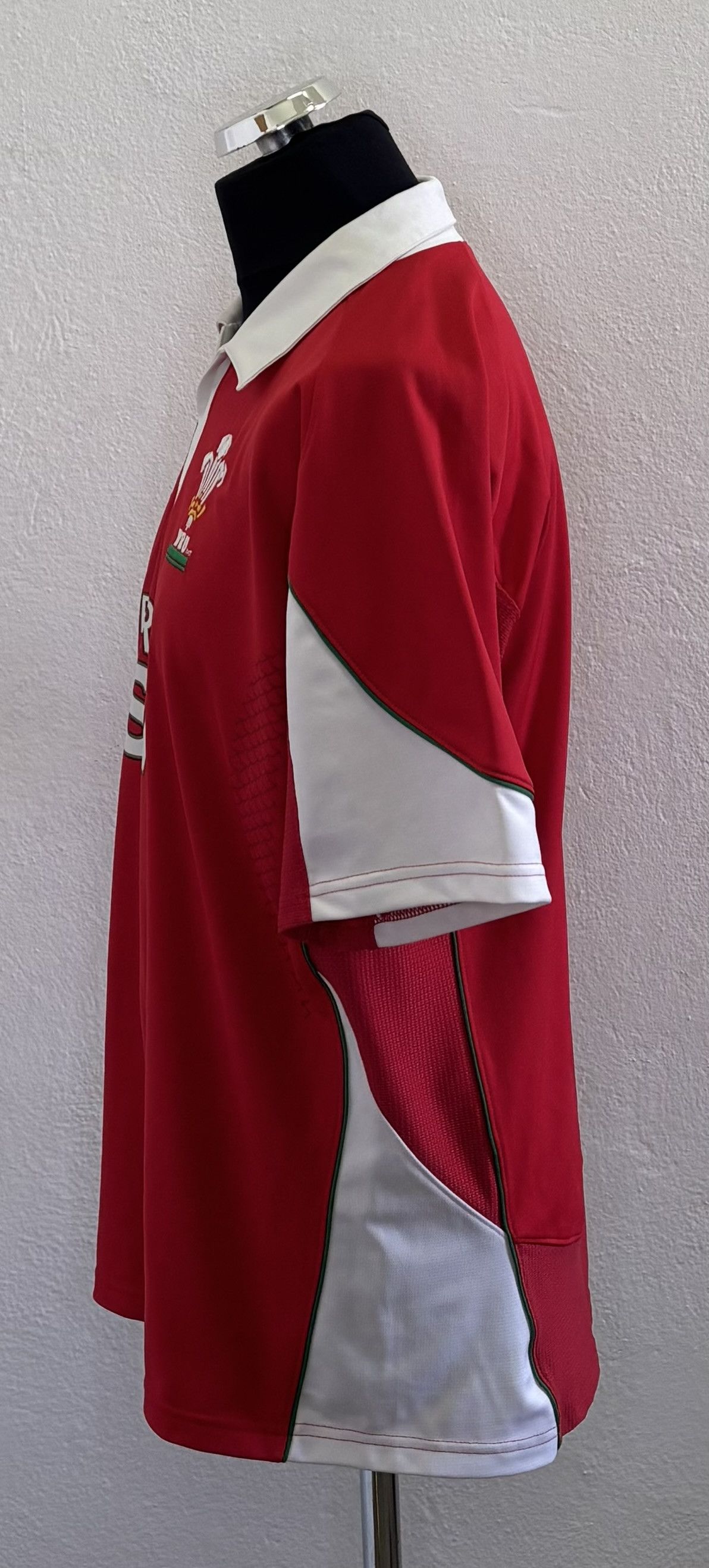 Under Armour Wales Rugby WRU 2008-2009 Under Armor jersey large Size US L / EU 52-54 / 3 - 3 Thumbnail