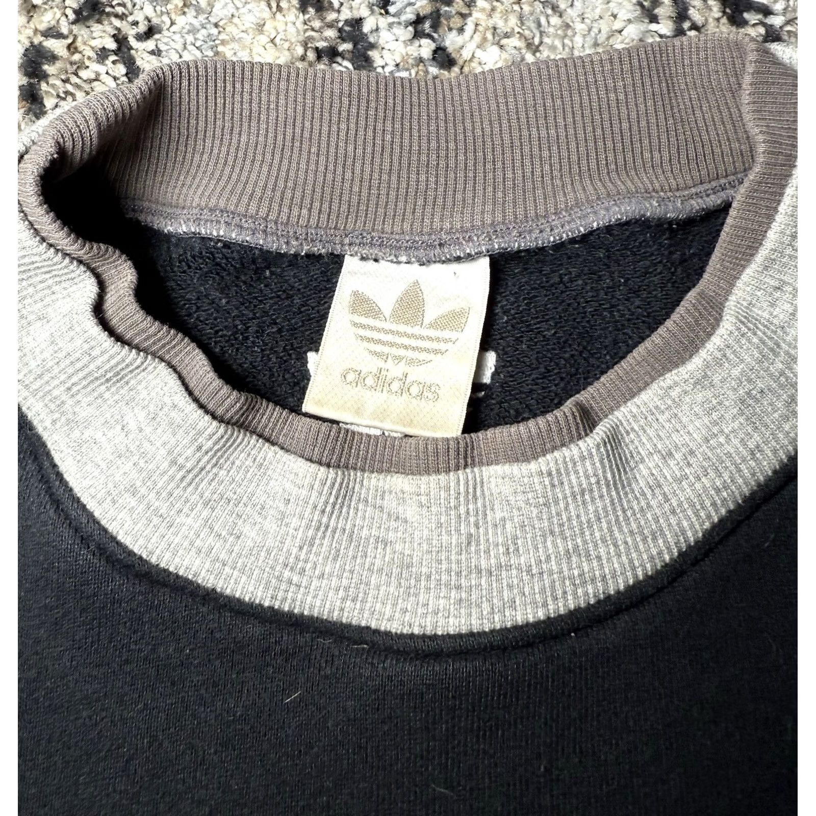 Adidas VINTAGE Adidas Trefoil Sweatshirt Colourblock Men’s XL Black Grey Pullover Size US XL / EU 56 / 4 - 5 Thumbnail