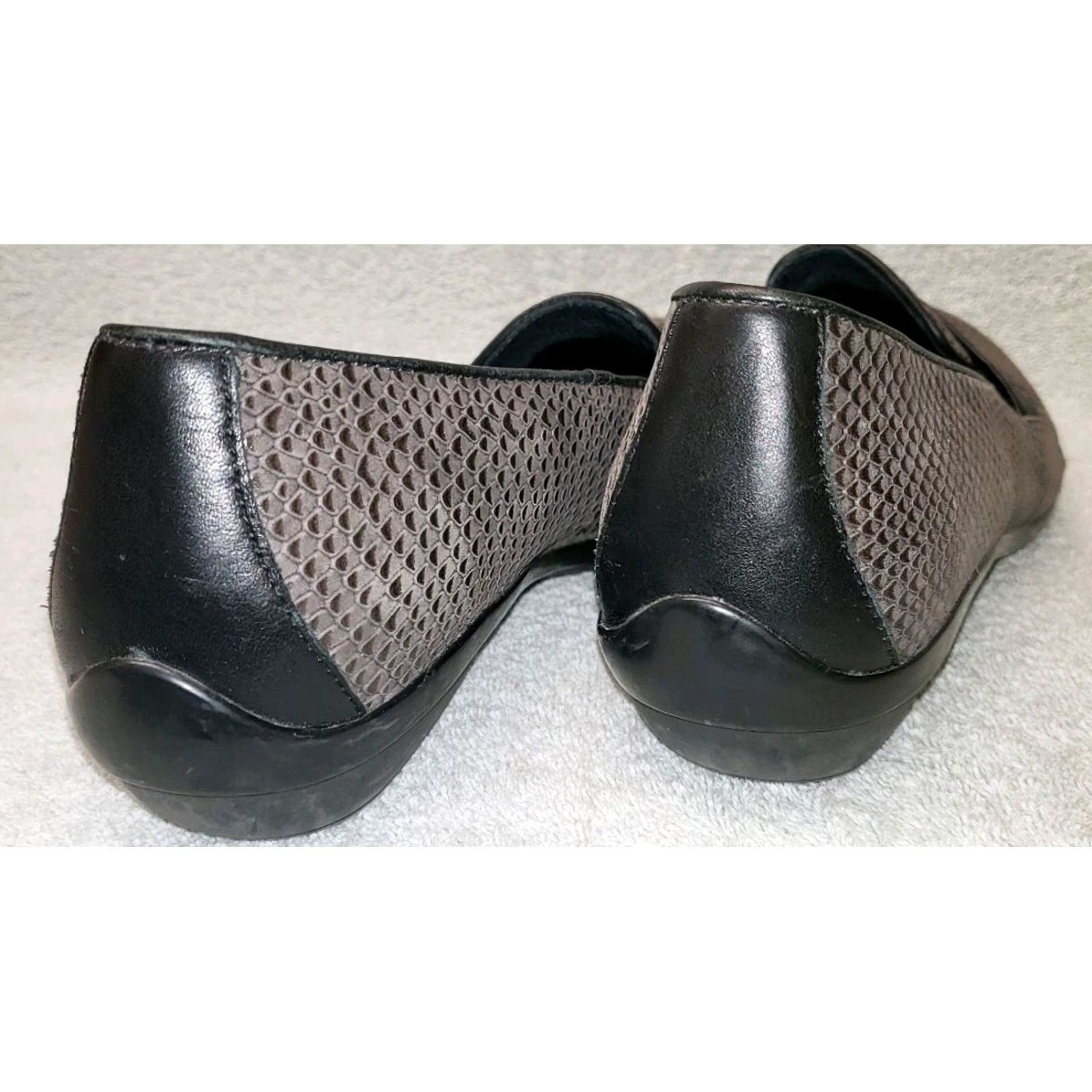 Dansko Dansko Womens Flats Size 8.5M 39EU Gray Reptile Pattern Black Crossover Loafer Flat Casual to Business Dress Womens US 8.5 M Size US 9 / IT 39 - 6 Thumbnail