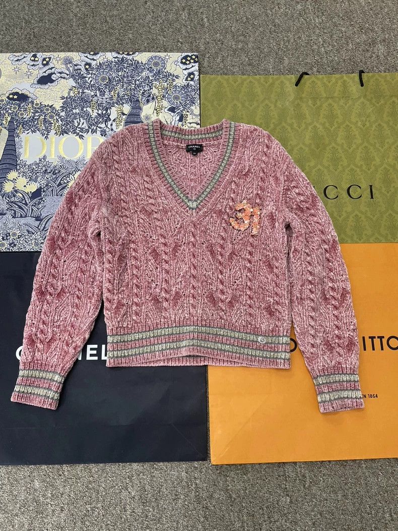Chanel Chanel 22B pink V-neck velvet knit sweater Size XXS / US 00 / IT 34 - 2 Thumbnail