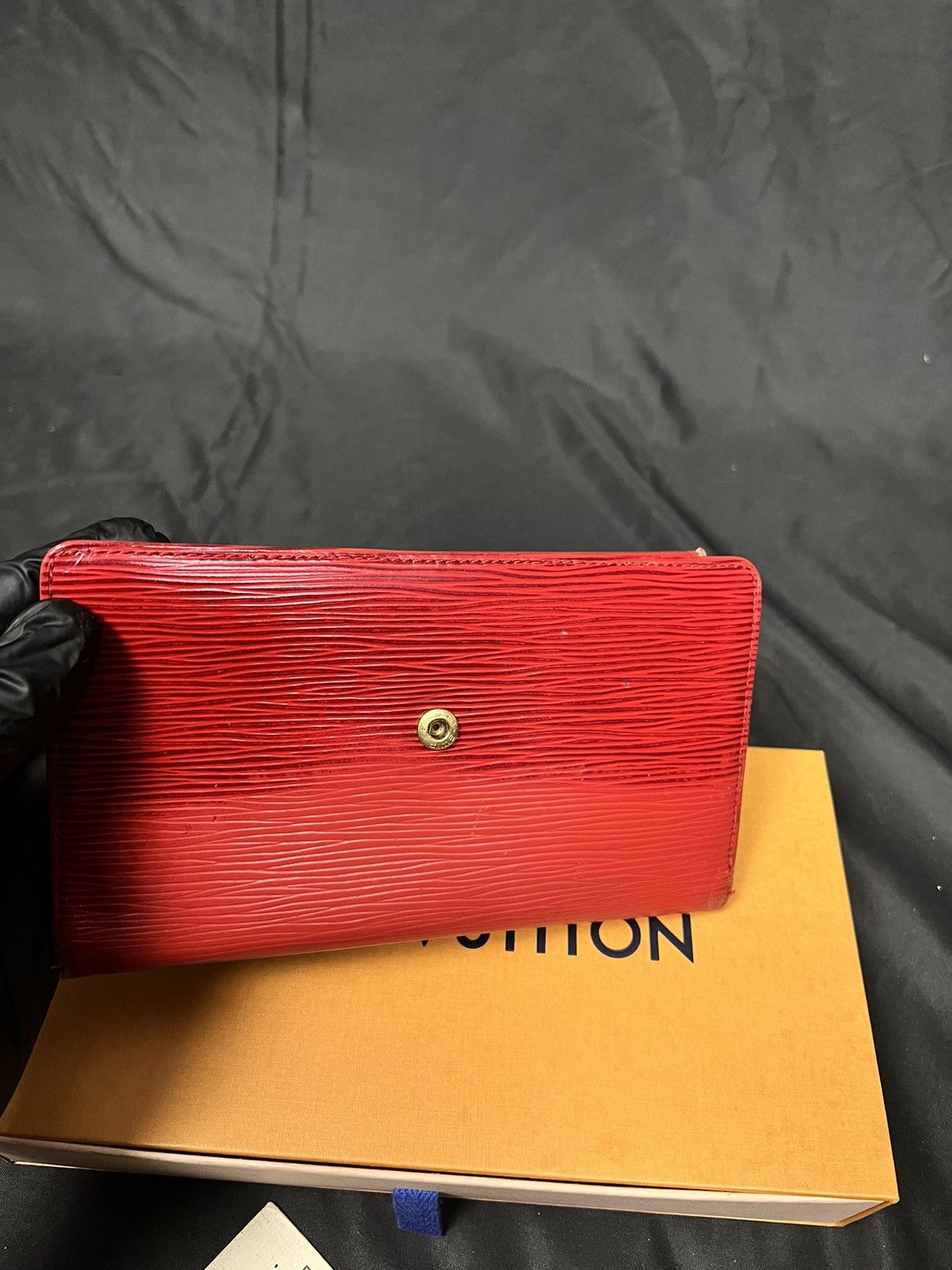 Louis Vuitton Louis Vuitton Malletier red epi bifold vintage wallet Size ONE SIZE - 8 Thumbnail