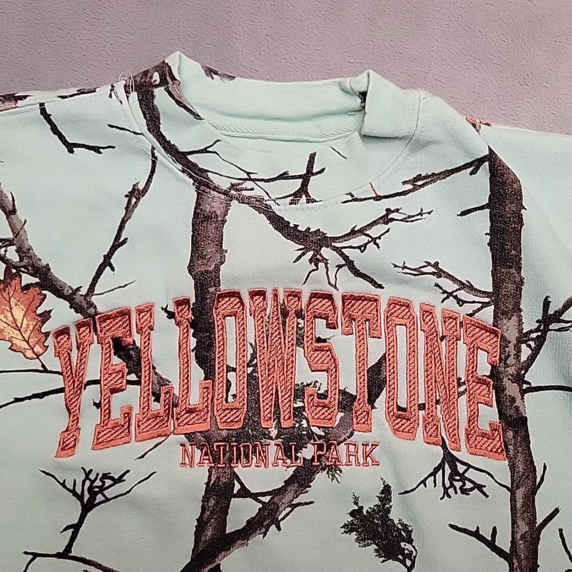 Vintage VINTAGE Yellowstone Park Sweatshirt Mens S Green Embroidered Nature Crewneck Park Size S / US 4 / IT 40 - 2 Thumbnail