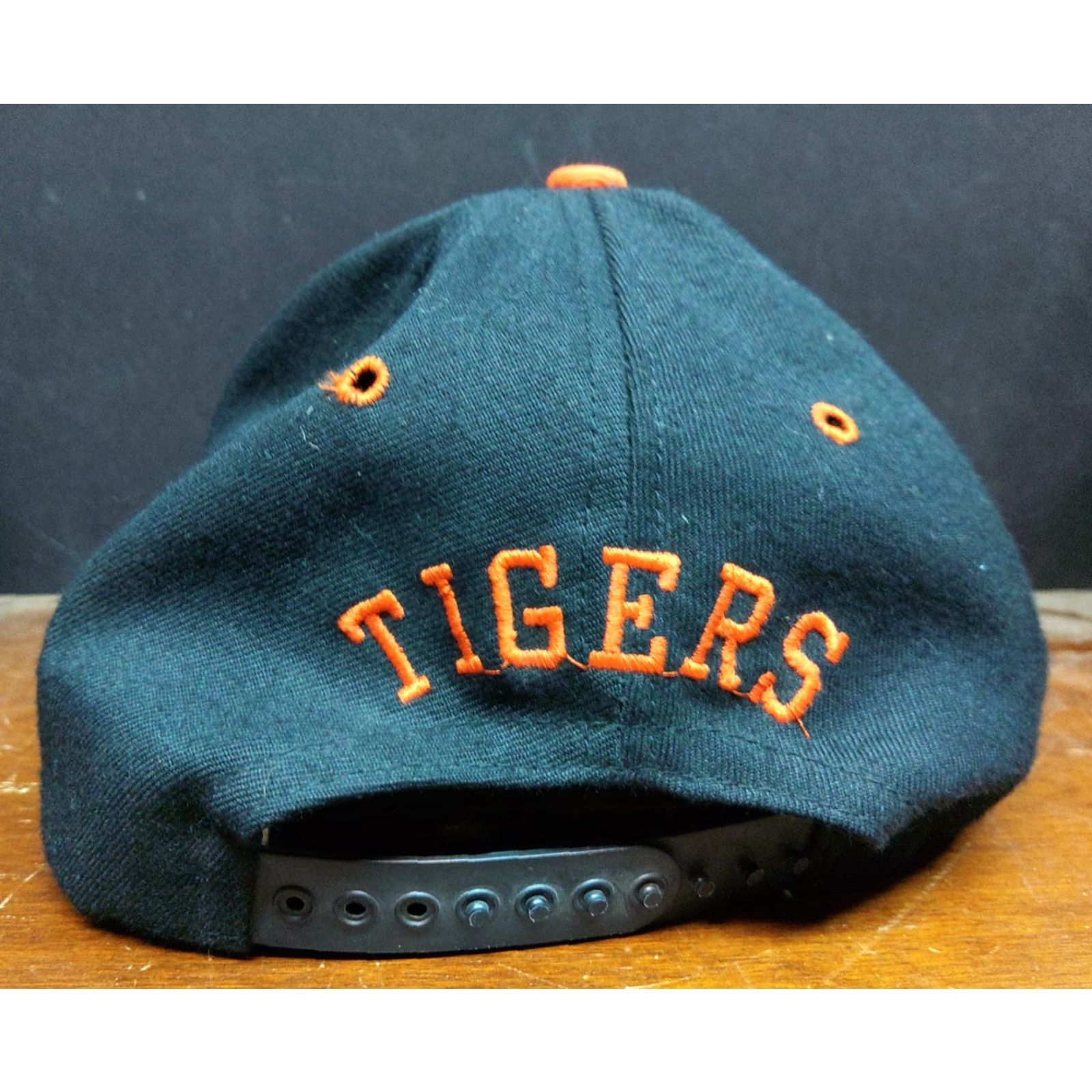 Vintage VINTAGE DeLong High School Snapback Hat Tigers Carroll Iowa 90's USA Men Black Cotton Canvas Adjustable Tiger Sports 90s Hats Size ONE SIZE - 4 Thumbnail