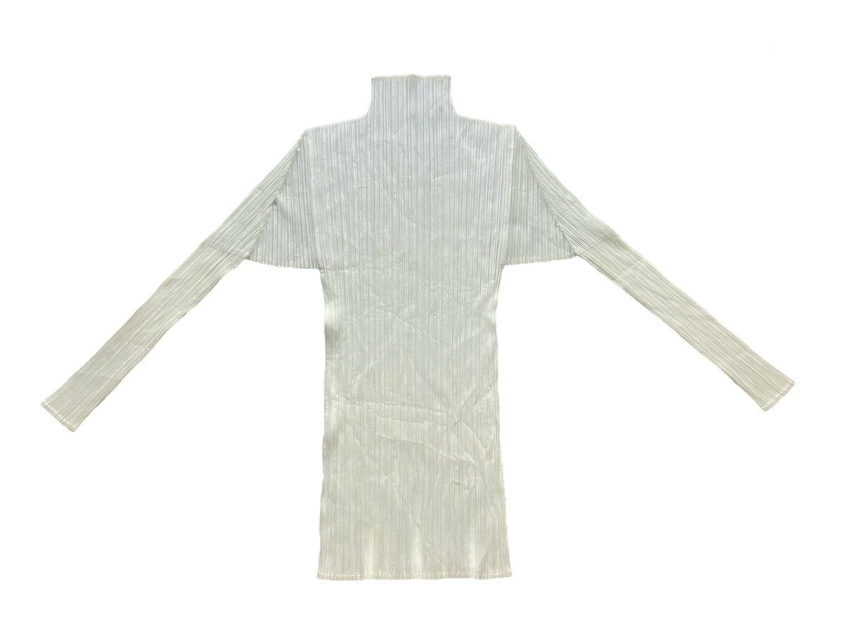 image of Issey Miyake : Women Long Sleeve Cream White in Cream/White