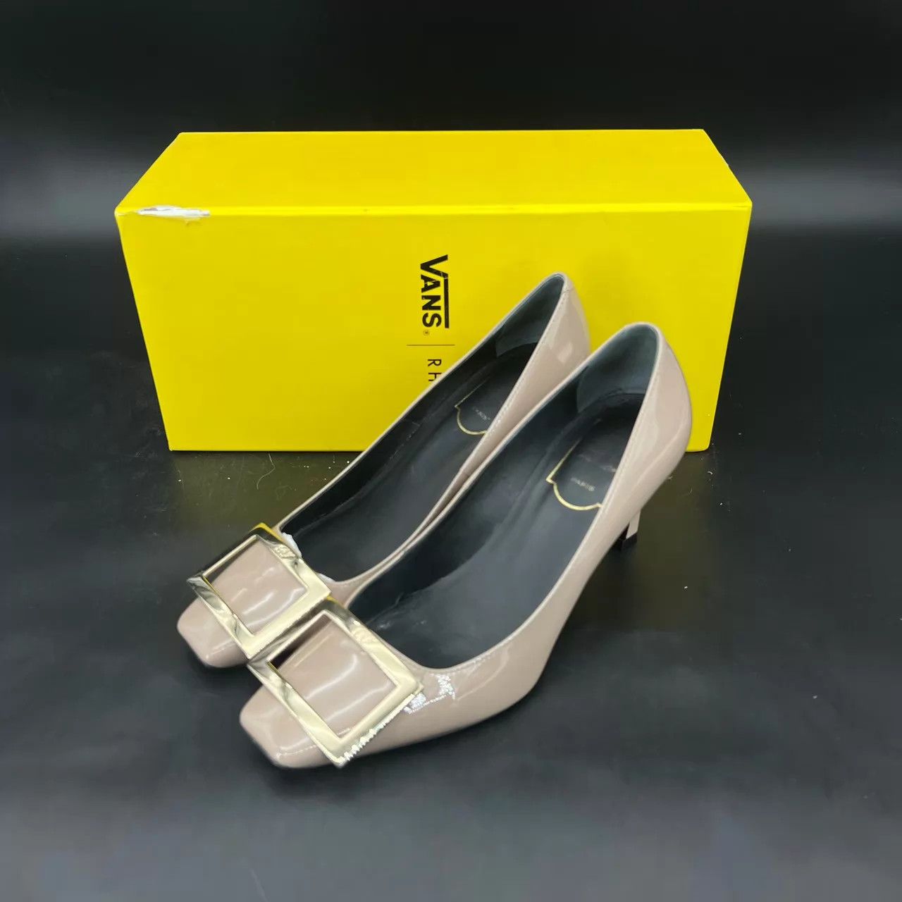 Roger Vivier RV Nude Block Heel Pumps 36.5 Size US 6 / IT 36 - 1 Thumbnail