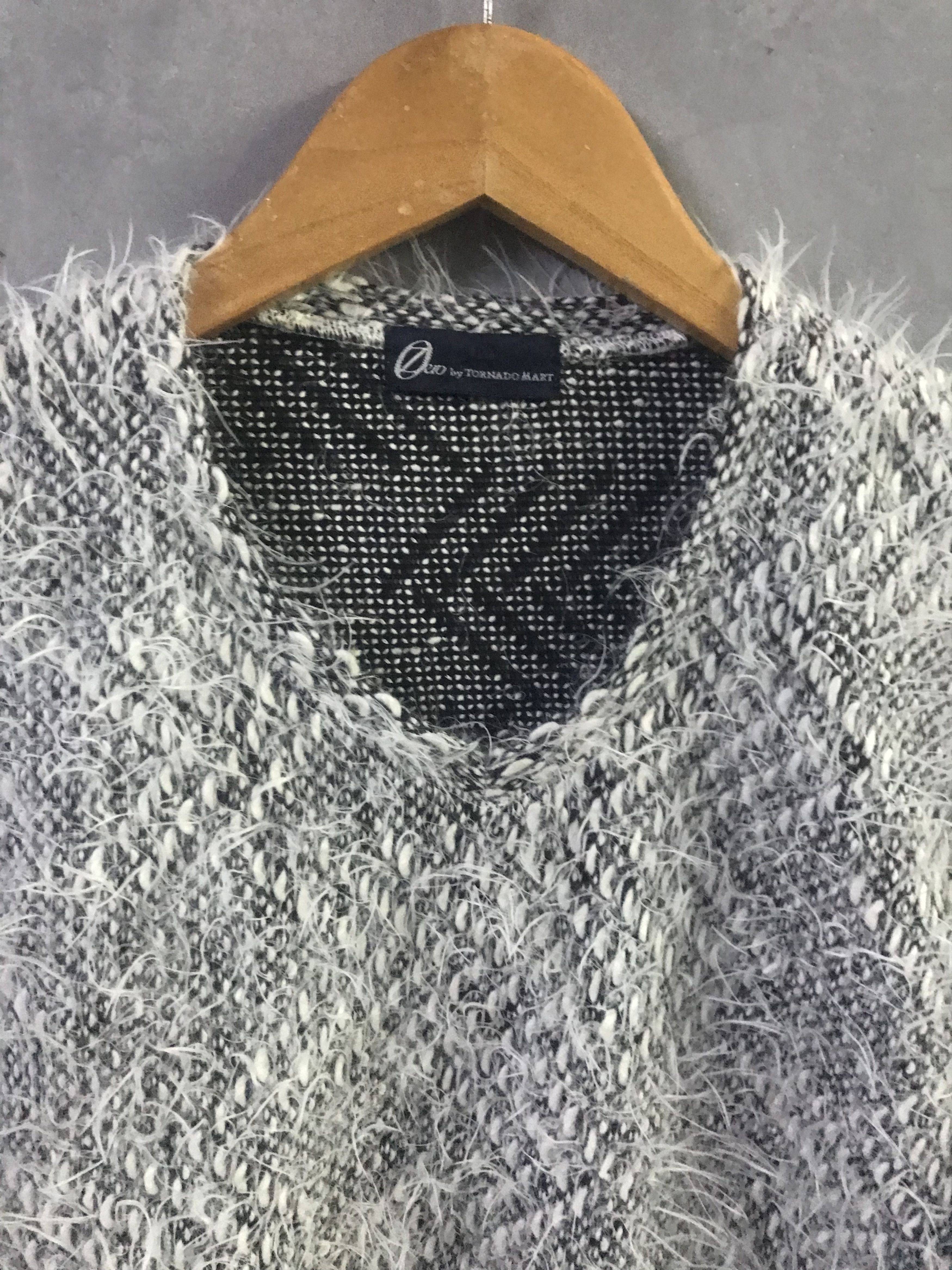 Tornado Mart Tornado Mart - Sweater V-neck fuzzy knit Size US L / EU 52-54 / 3 - 2 Thumbnail