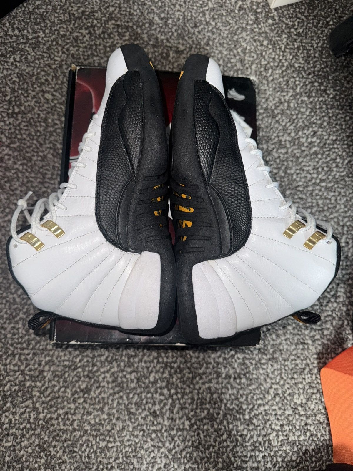 Jordan Brand Jordan 12 Retro CDP Taxi 2008 Size US 9 / EU 42 - 2 Thumbnail