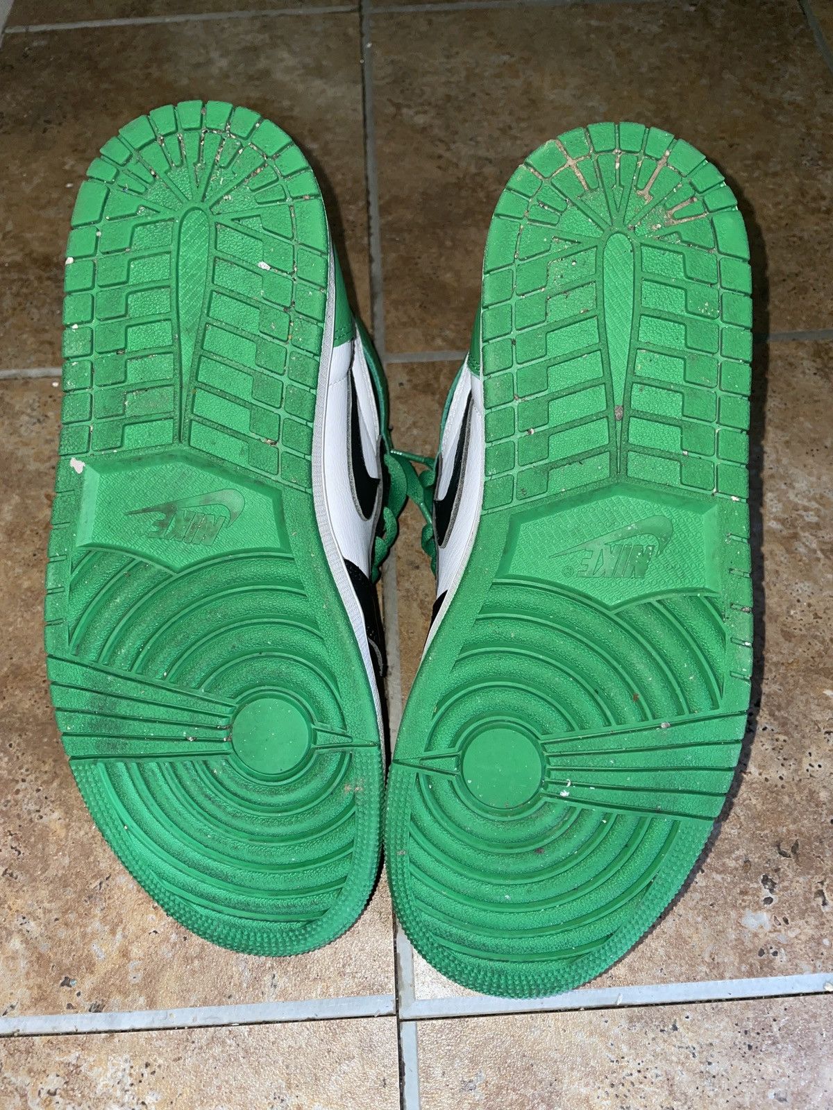 Jordan Brand Lucky Green Retro 1 Size US 9 / EU 42 - 4 Thumbnail