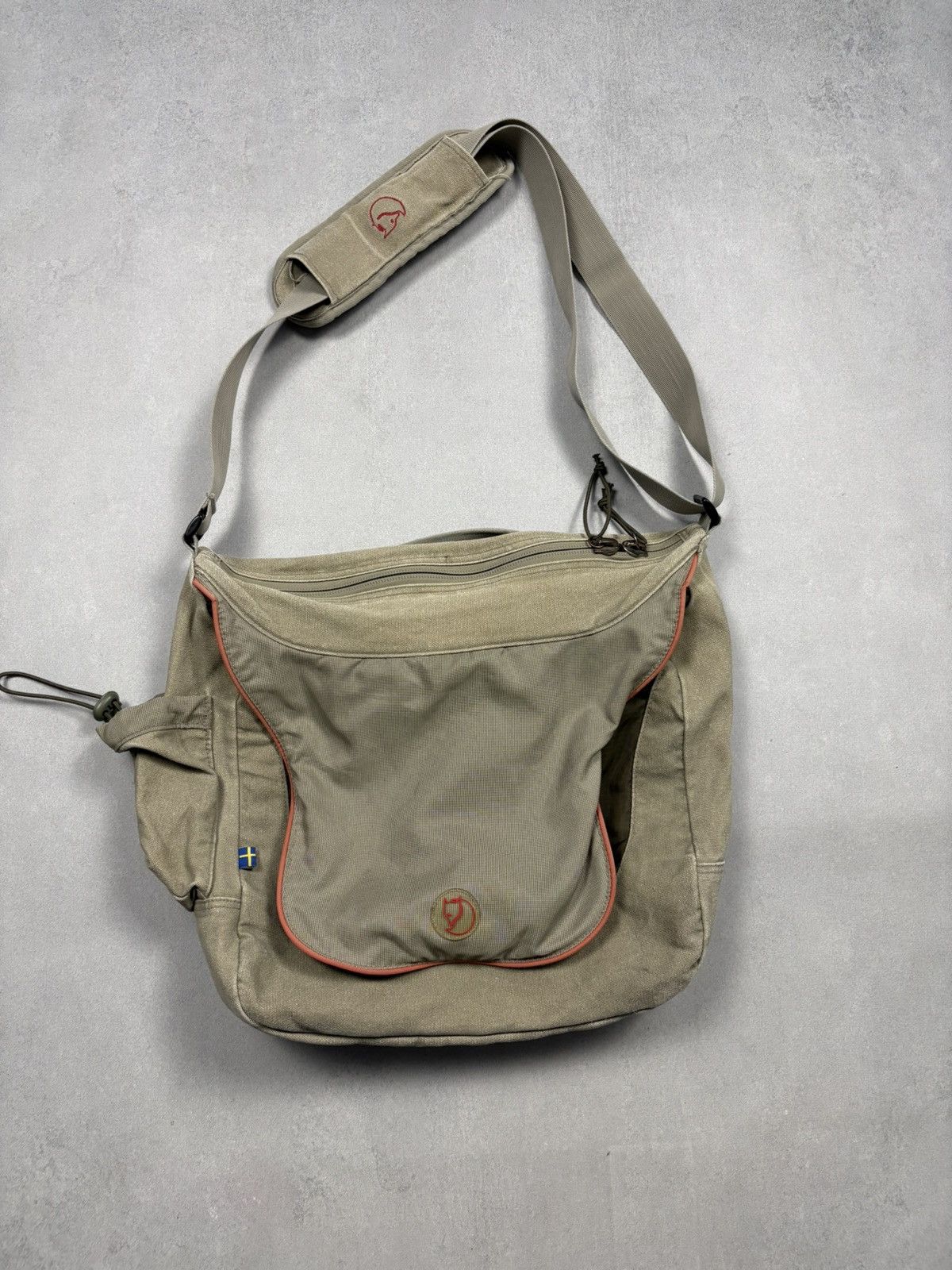 Fjallraven Fjällräven Canvas Shoulder Messenger Bag Beige Vintage Y2K Size ONE SIZE - 1 Thumbnail