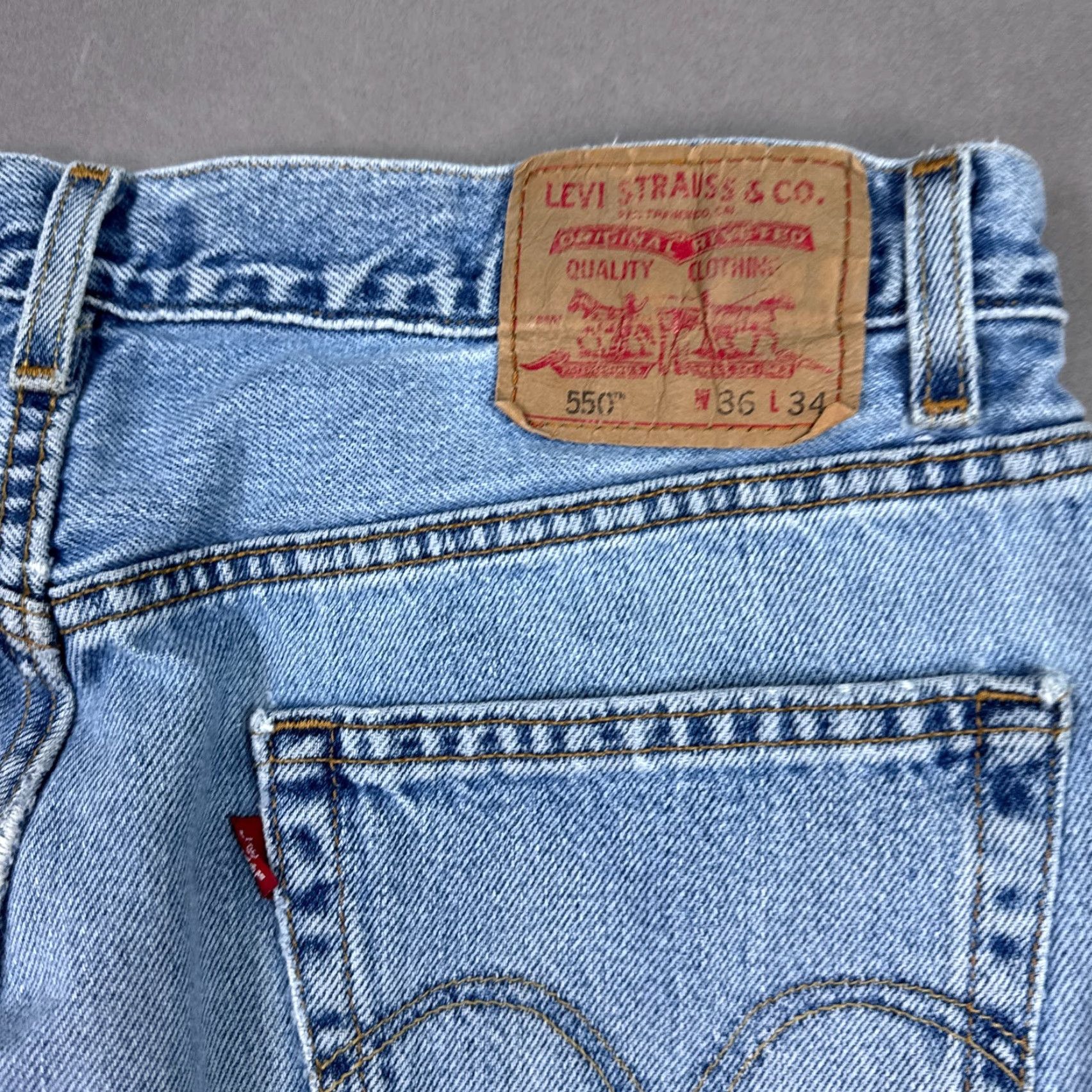 Levi's VINTAGE Levi's Jeans Mens 34x32 Blue Made USA Denim Pants Thrashed 550 (Tag36x34) Size US 36 / EU 52 - 5 Thumbnail