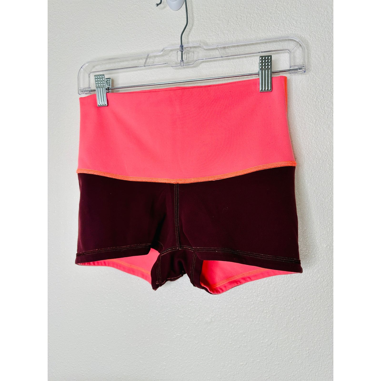 Lululemon Lululemon Peach Reversible Sweat Wicking Boogie Shorts 2 Size 26" / US 2 / IT 38 - 1 Thumbnail
