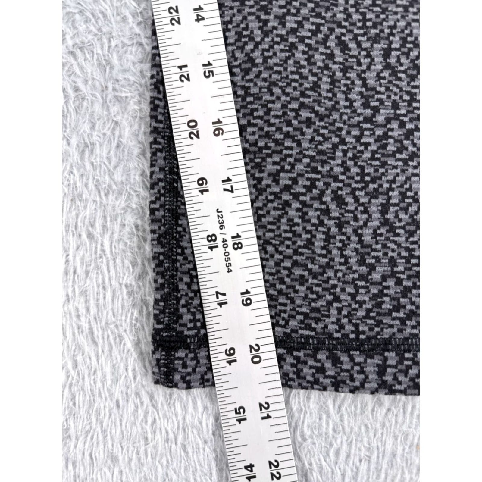 Lululemon Lululemon Wunder Under Cropped Pants Womens 6 Gray 21.5" Digi Pixie W6AASS Yoga Stretch Athletic Casual Camouflage Nylon Microfiber Inseam 21.5 in Size 28" / US 6 / IT 42 - 6 Thumbnail