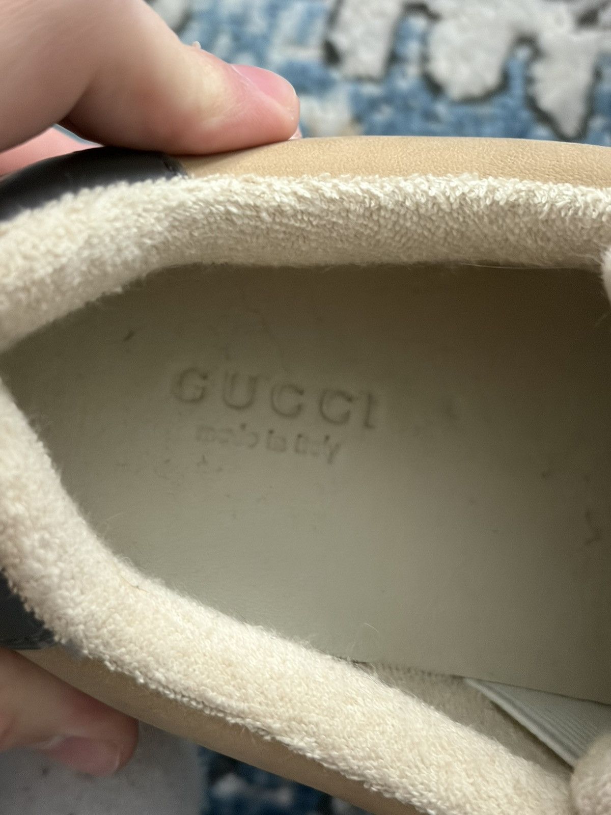 Gucci Gucci beige low top, blue and red stripe sneaker Size US 6 / EU 39 - 6 Thumbnail