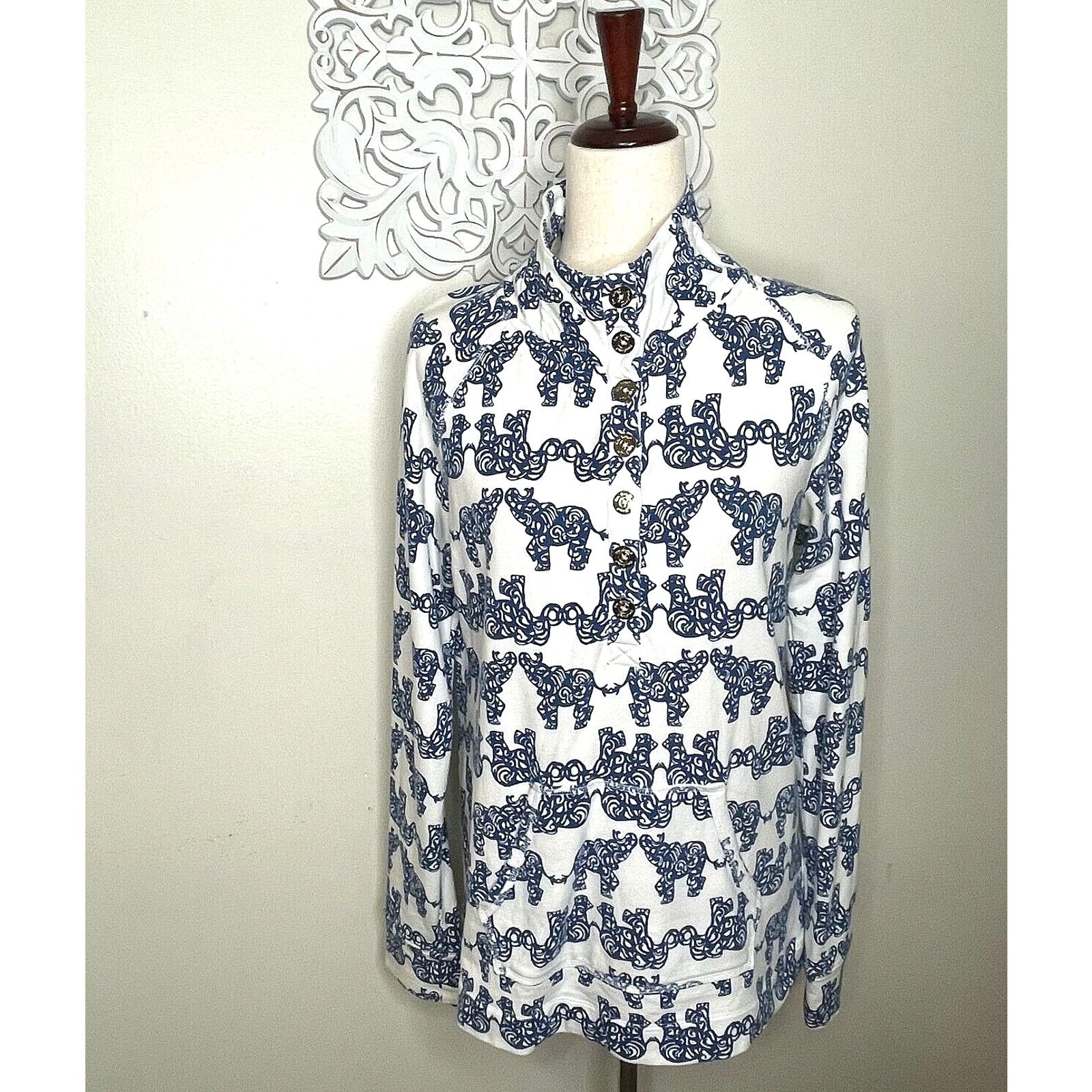 Lilly Pulitzer Lilly Pulitzer M Henley Pullover Sweatshirt BLUE Elephants Size M / US 6-8 / IT 42-44 - 1 Thumbnail