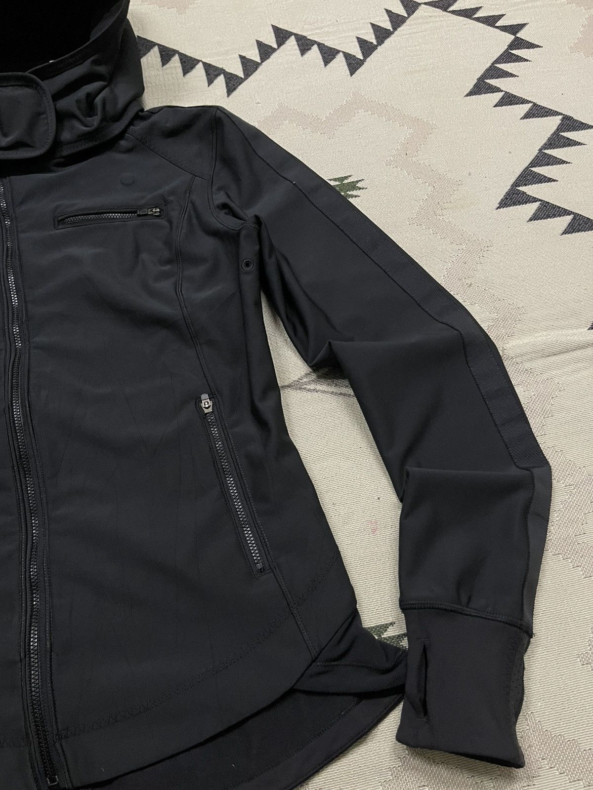 Lululemon LULULEMON KEEP IT UP BLACK RUN JACKET WATER RESISTANT Size M / US 6-8 / IT 42-44 - 6 Thumbnail