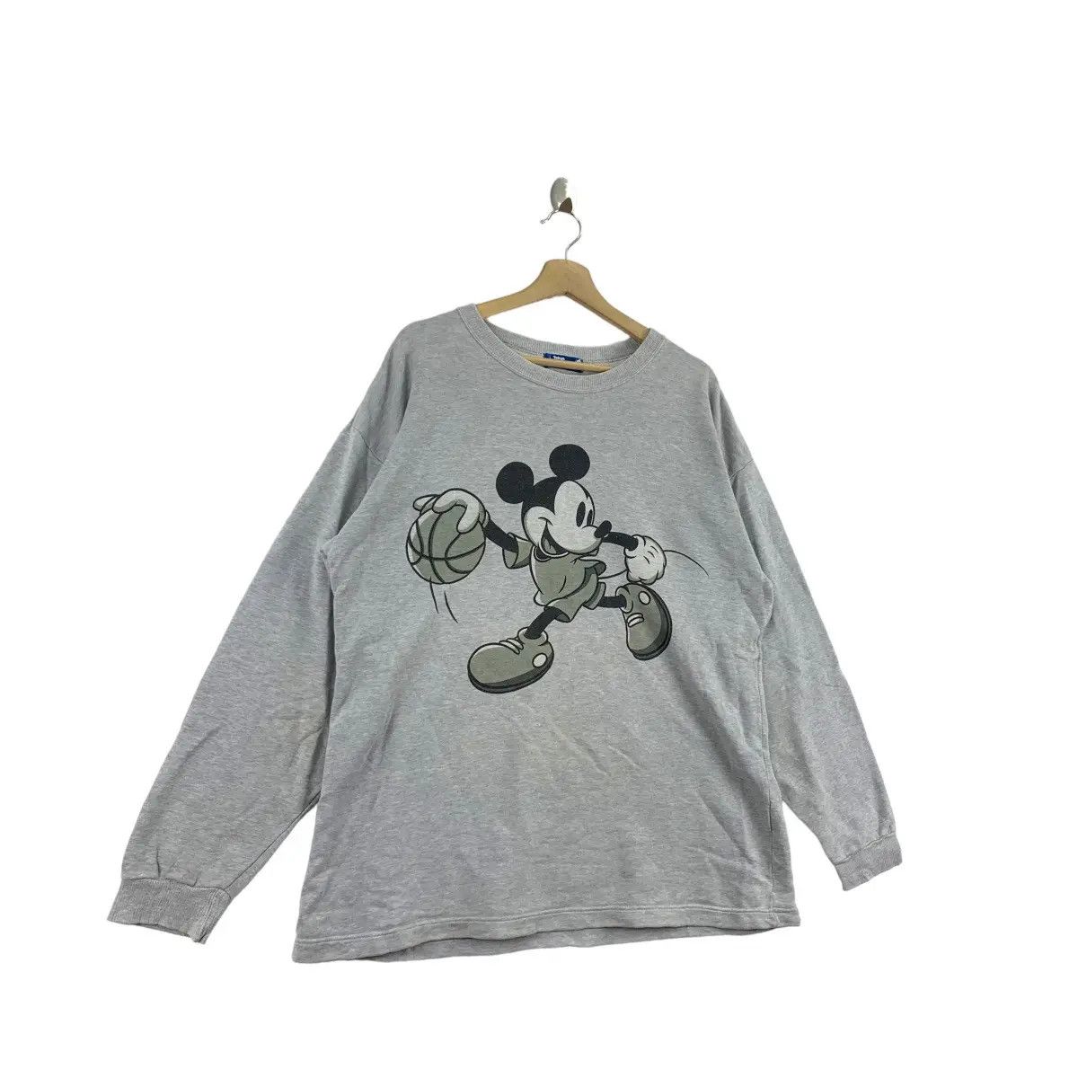 Disney Vintage MICKEY MOUSE Tokyo Disneyland Basketball Sweatshirt Size L / US 10 / IT 46 - 2 Thumbnail