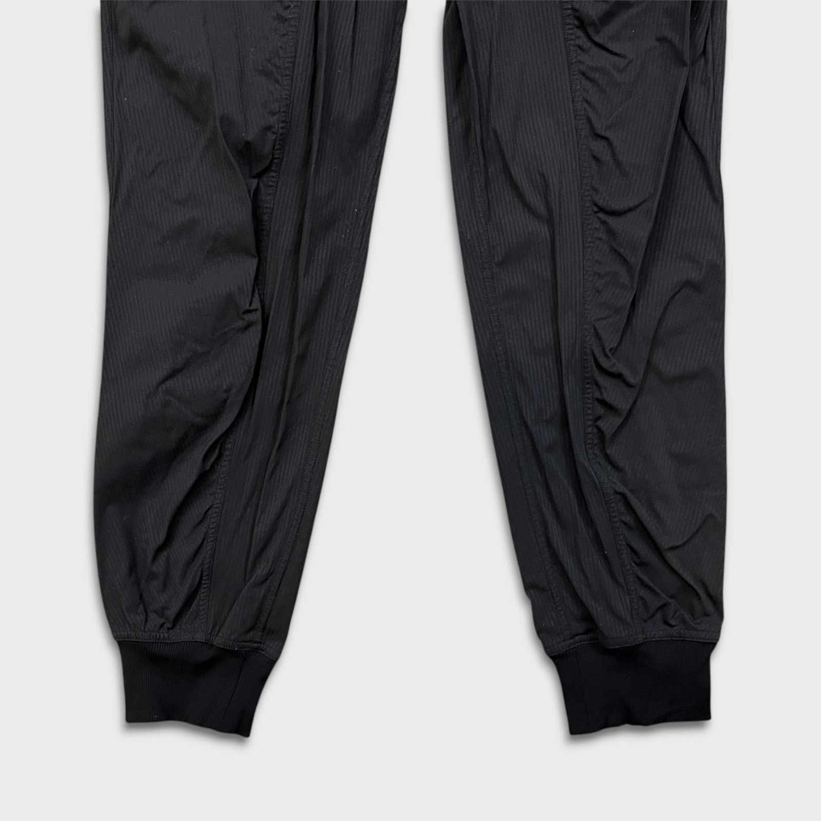Lululemon Lululemon Dance Studio Jogger *29" Size 6 Mid Rise Taper Size 28" / US 6 / IT 42 - 3 Thumbnail