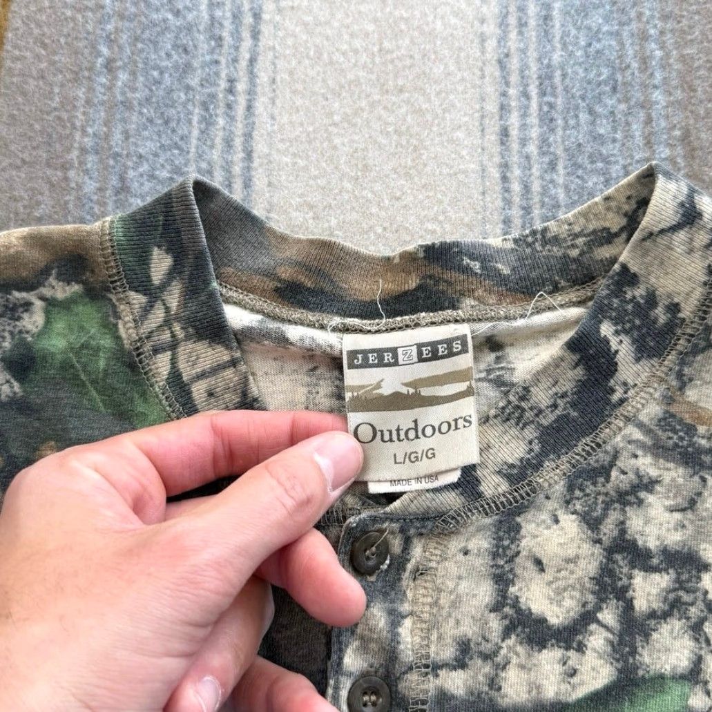 Jerzees VINTAGE Jerzees Camouflage Long Sleeve Henley Shirt Mens L Brown 90s Camouflage Hunting Outdoor 90s Size US L / EU 52-54 / 3 - 3 Thumbnail
