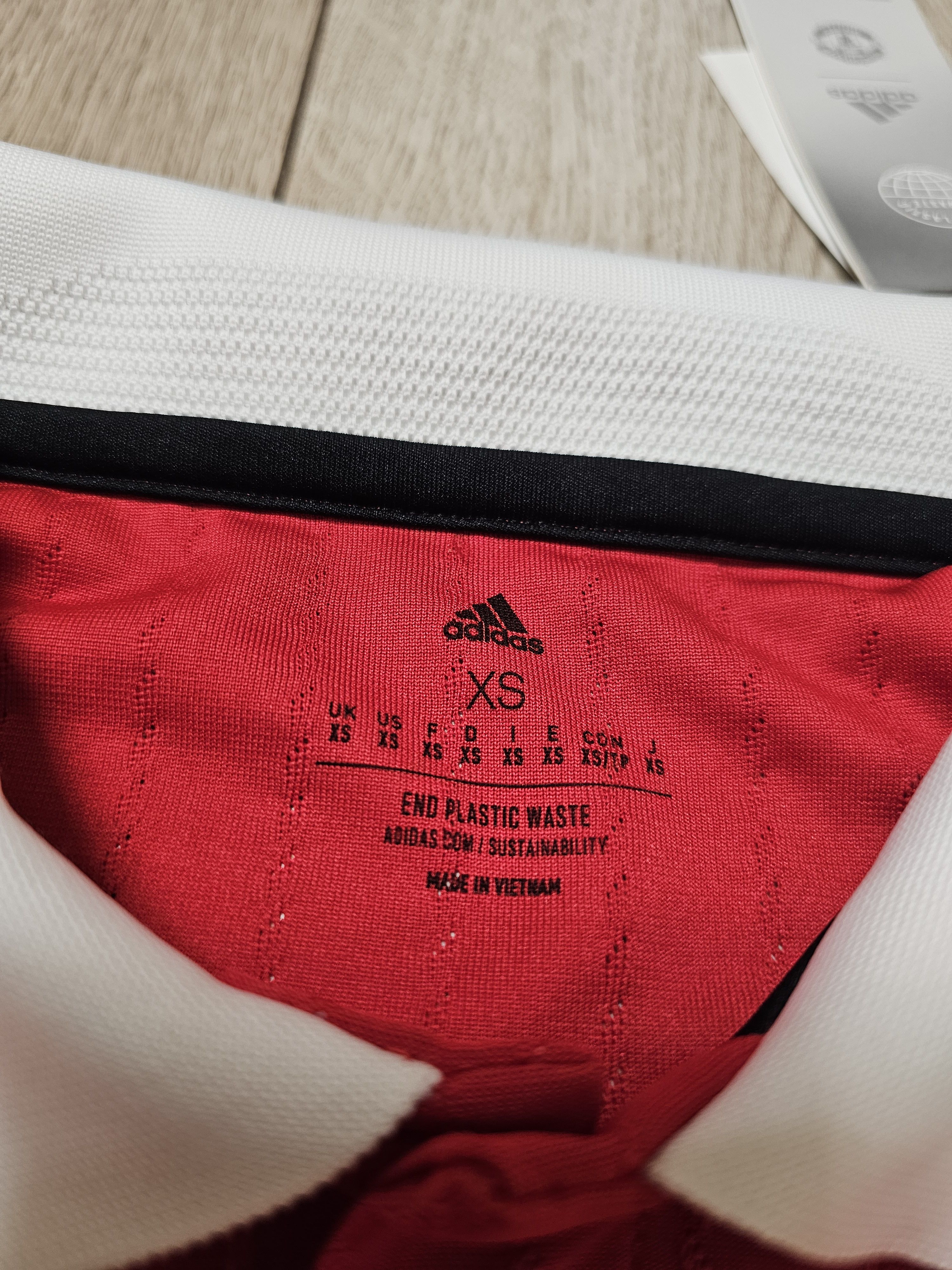 Adidas MANCHESTER UNITED 2022 2023 FOOTBALL SHIRT SOCCER JERSEY Size US XS / EU 42 / 0 - 9 Thumbnail