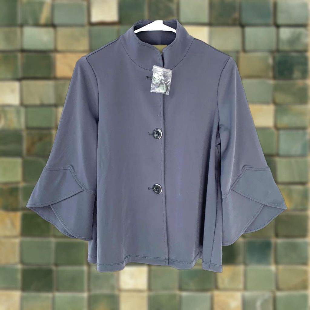 Vintage Susan Graver Gray Bell Flare Sleeve Cape Jacket XXS NWOT Jacket Women's, Casual, Gray, XXS, Susan Graver, 38" Chest, 14" Shoulder, 22.75" Length Size XXS / US 00 / IT 34 - 1 Thumbnail