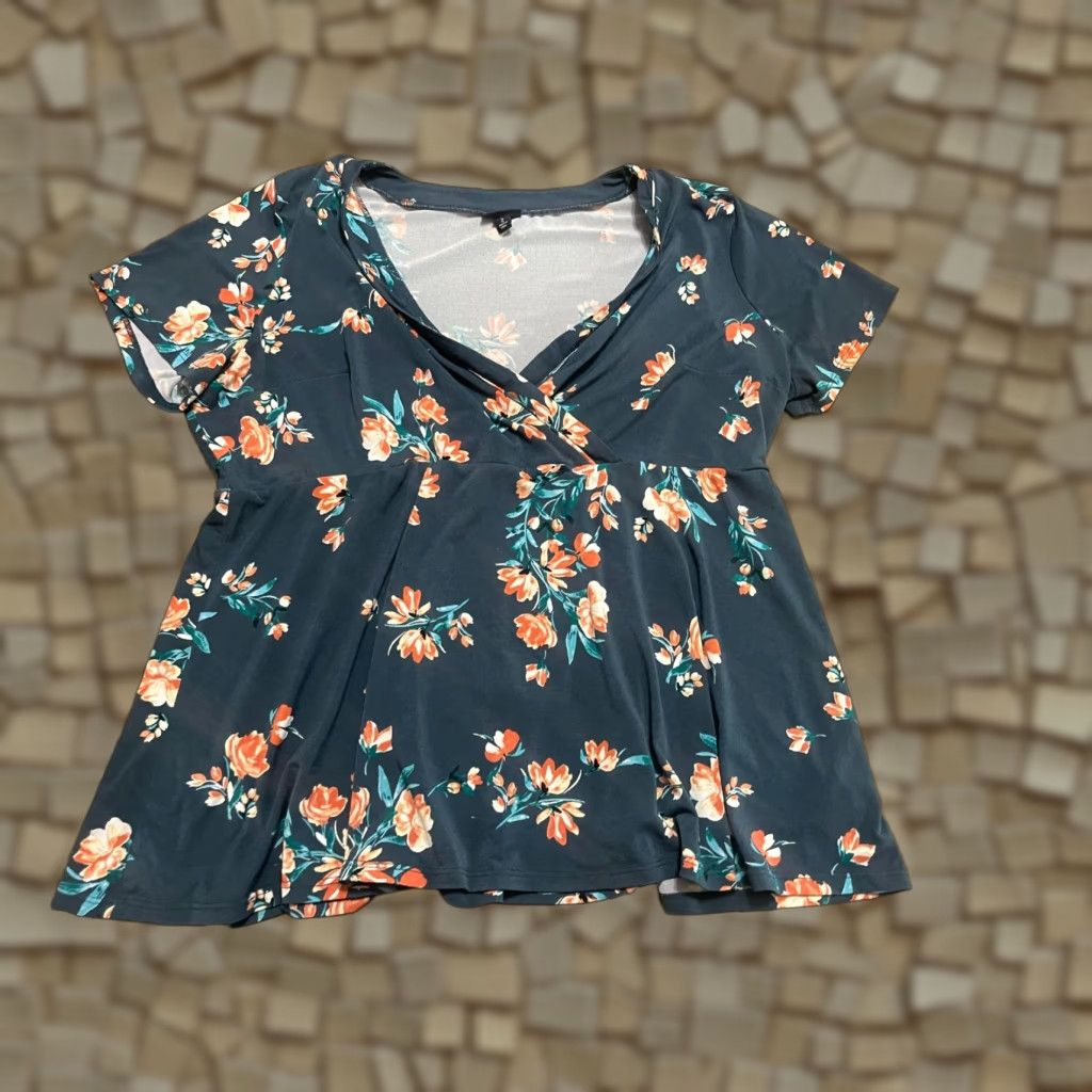 Torrid Torrid Blouse Women's 2X Floral Short Sleeve V-Neck Pullover Casual Modern Basic Orange Blue White Size XXL / US 16-18 / IT 52-54 - 1 Thumbnail
